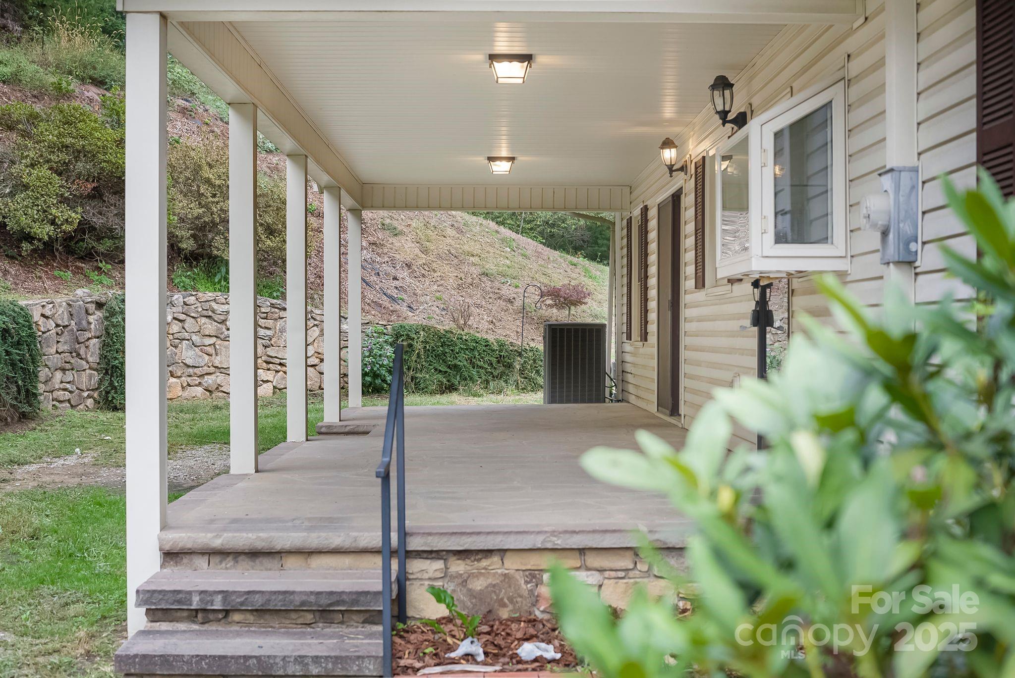 25 Mezzo Cove — Asheville