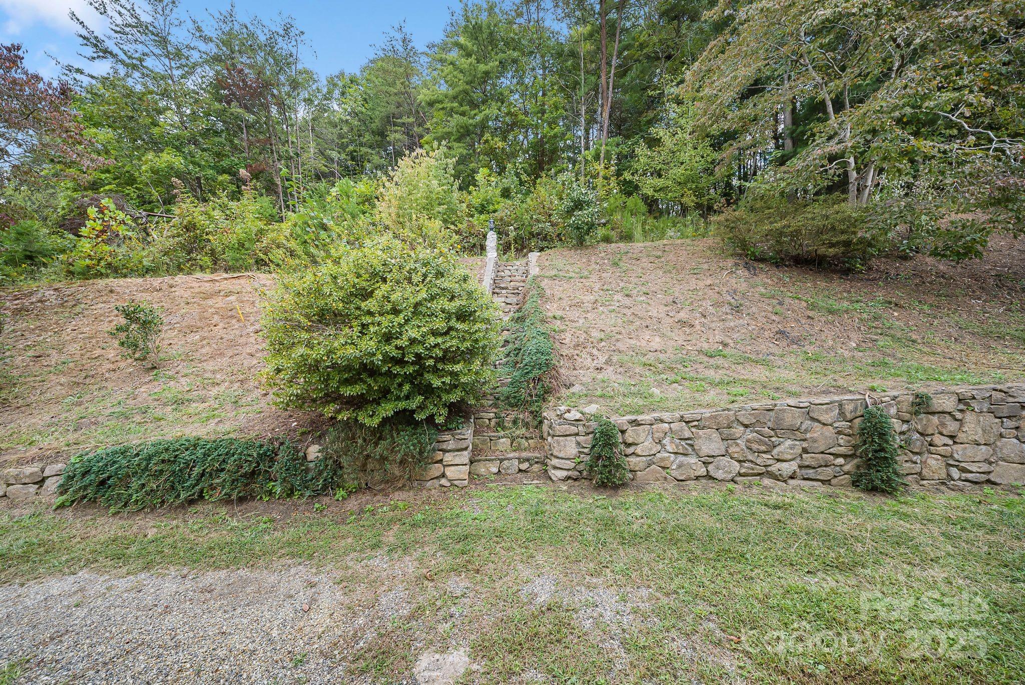 25 Mezzo Cove — Asheville