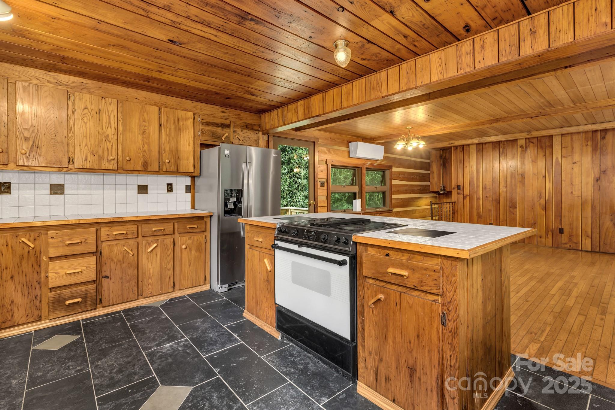 200 Dry Branch Road — Marshall