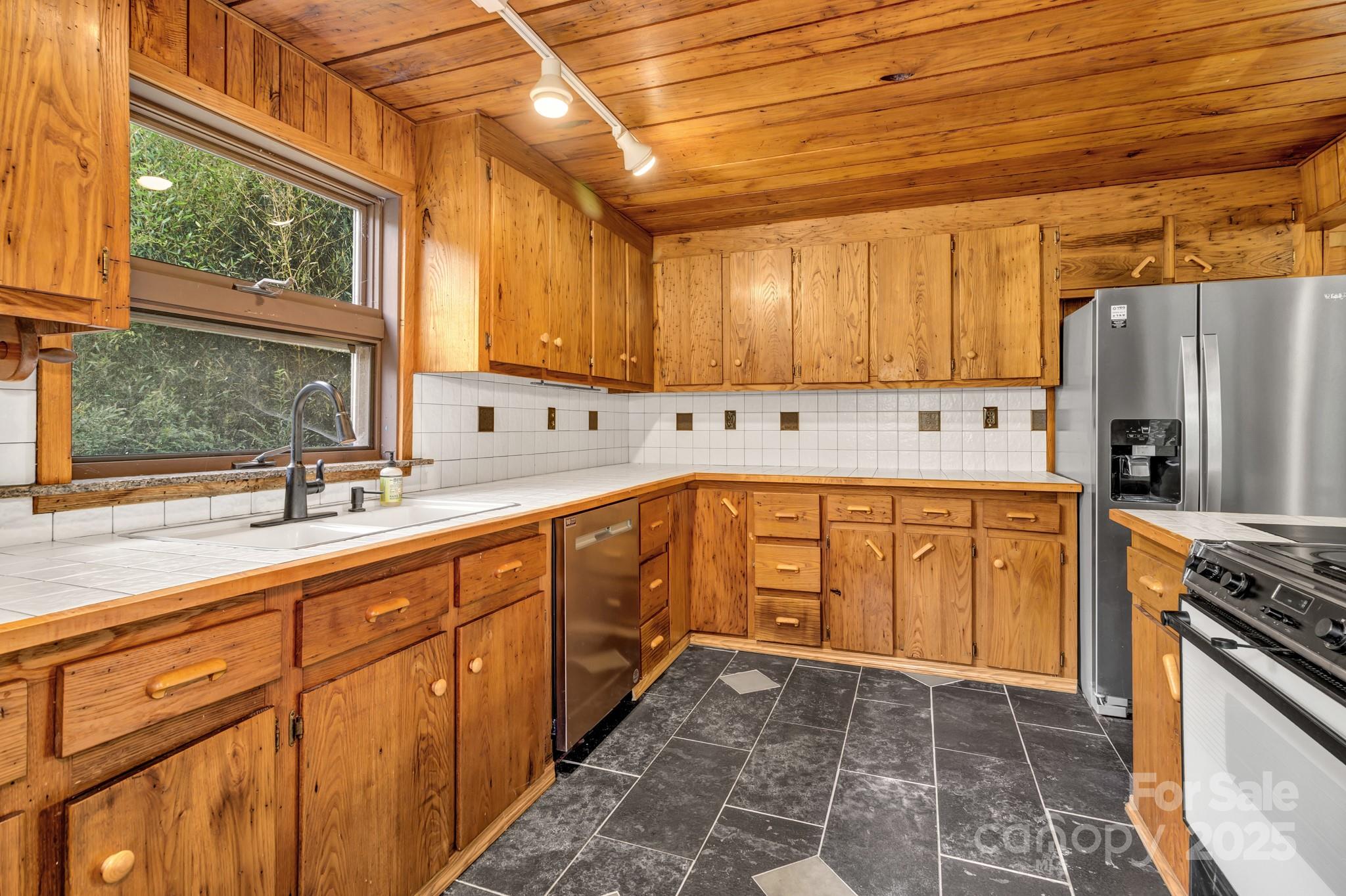 200 Dry Branch Road — Marshall