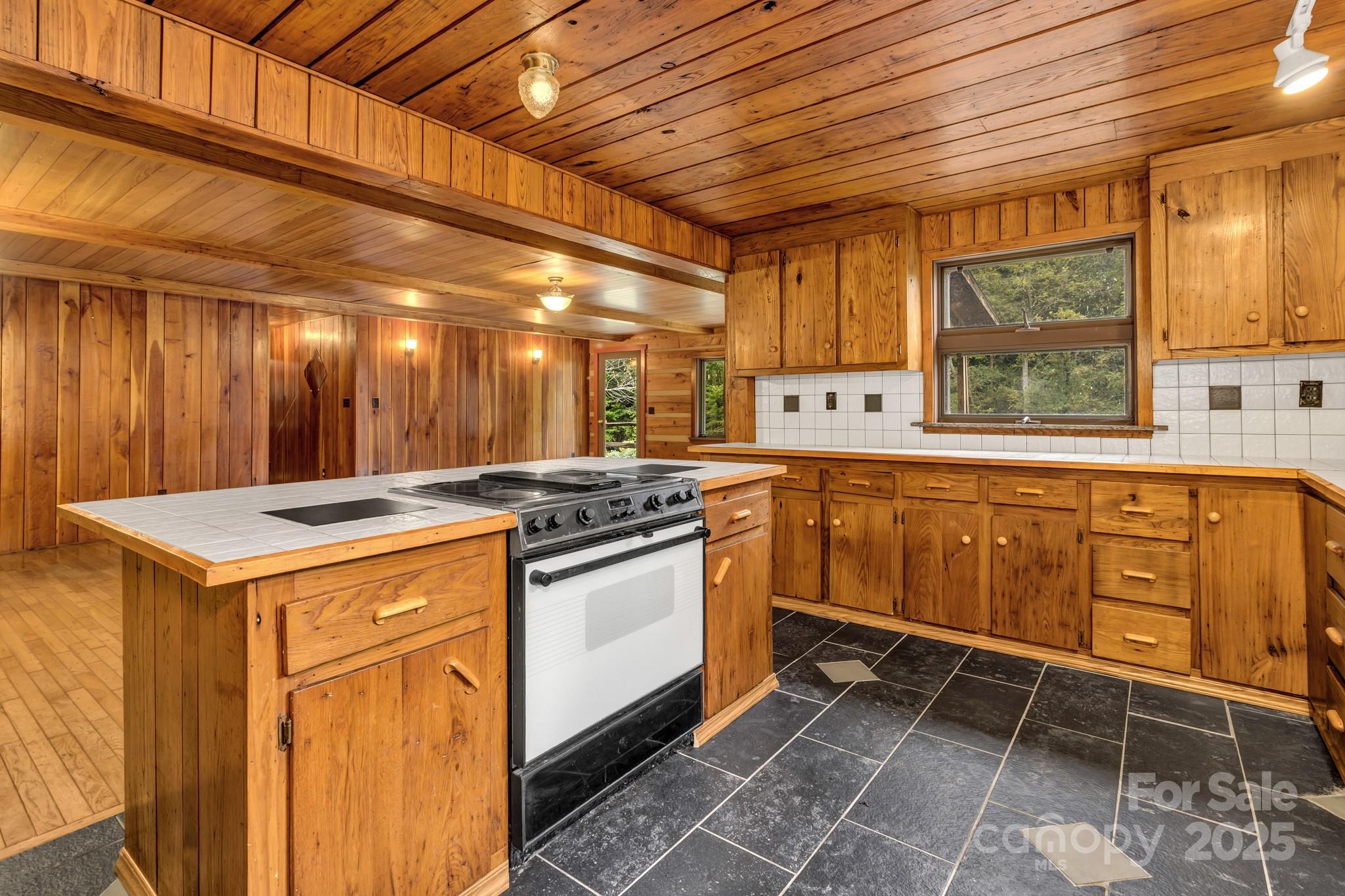 200 Dry Branch Road — Marshall