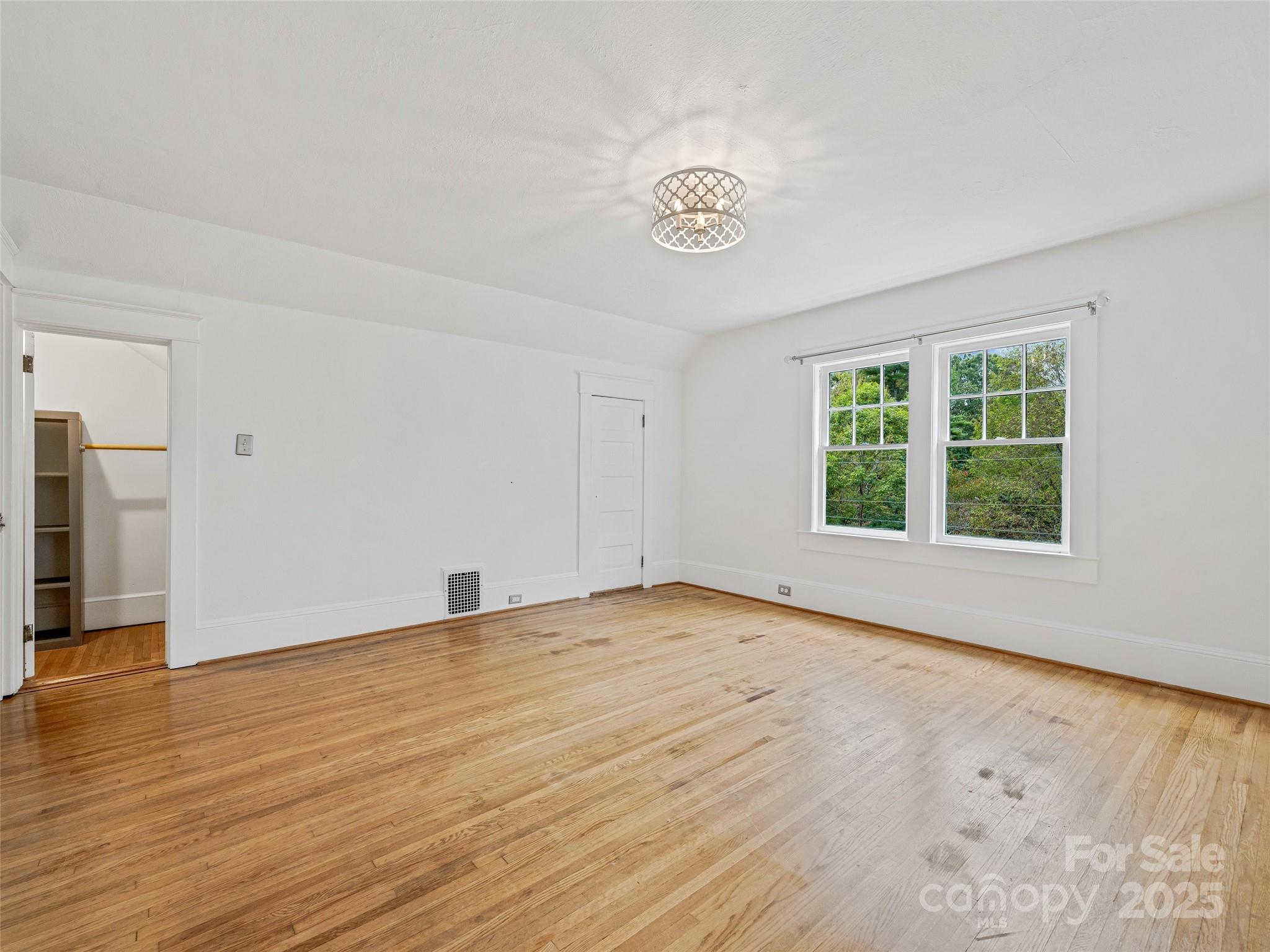 111 Rathfarnham Circle — Asheville