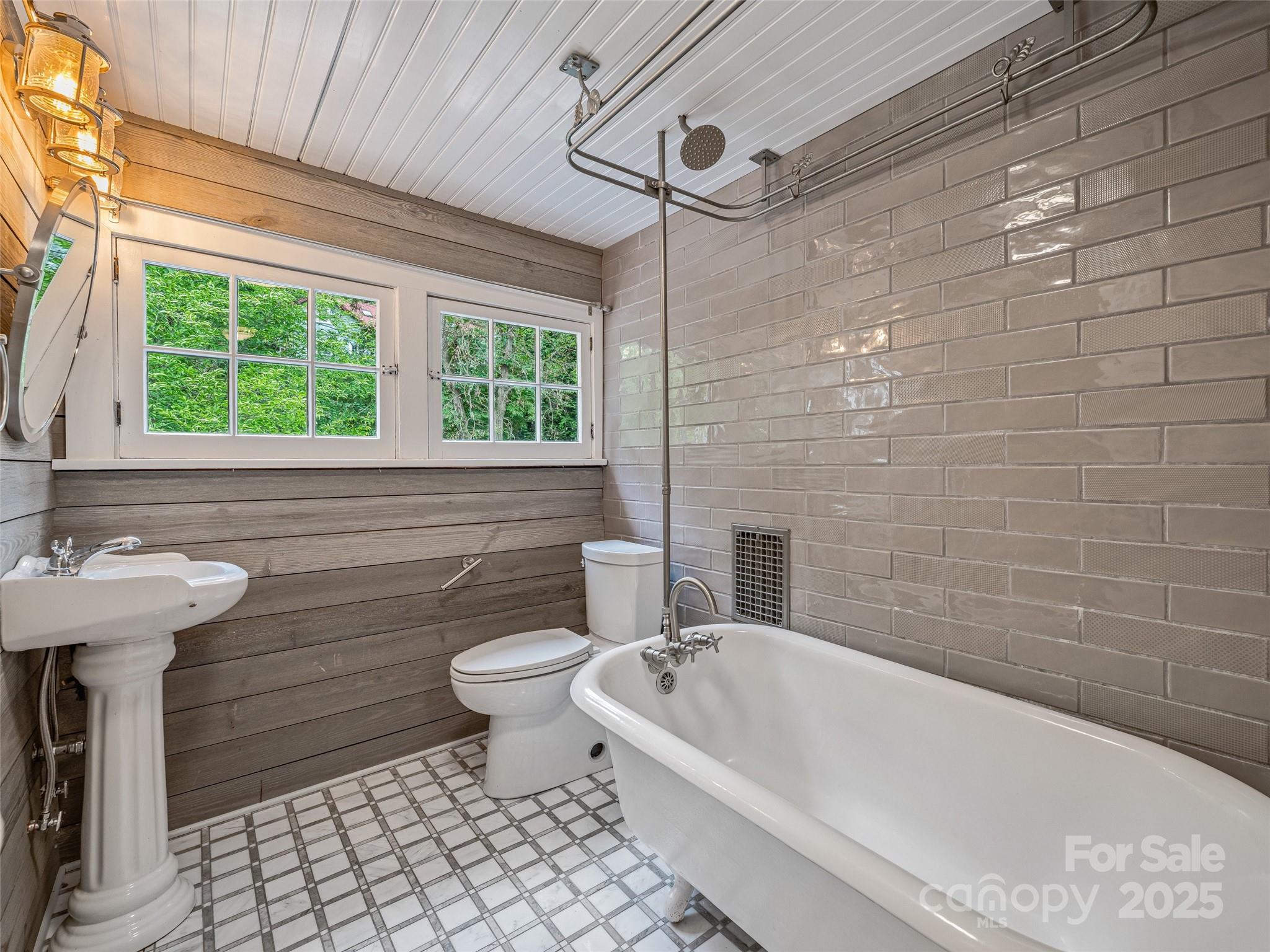 111 Rathfarnham Circle — Asheville