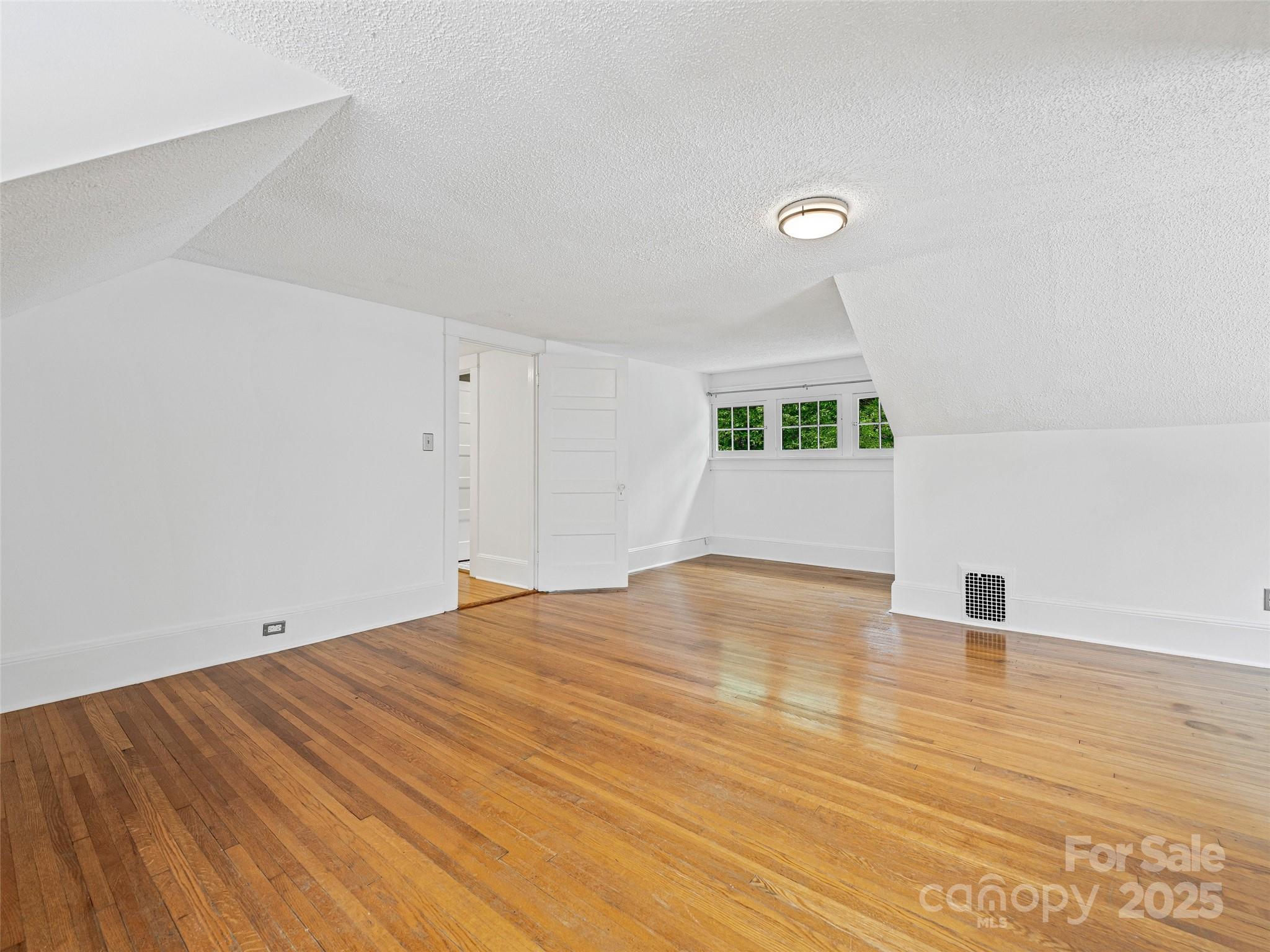 111 Rathfarnham Circle — Asheville