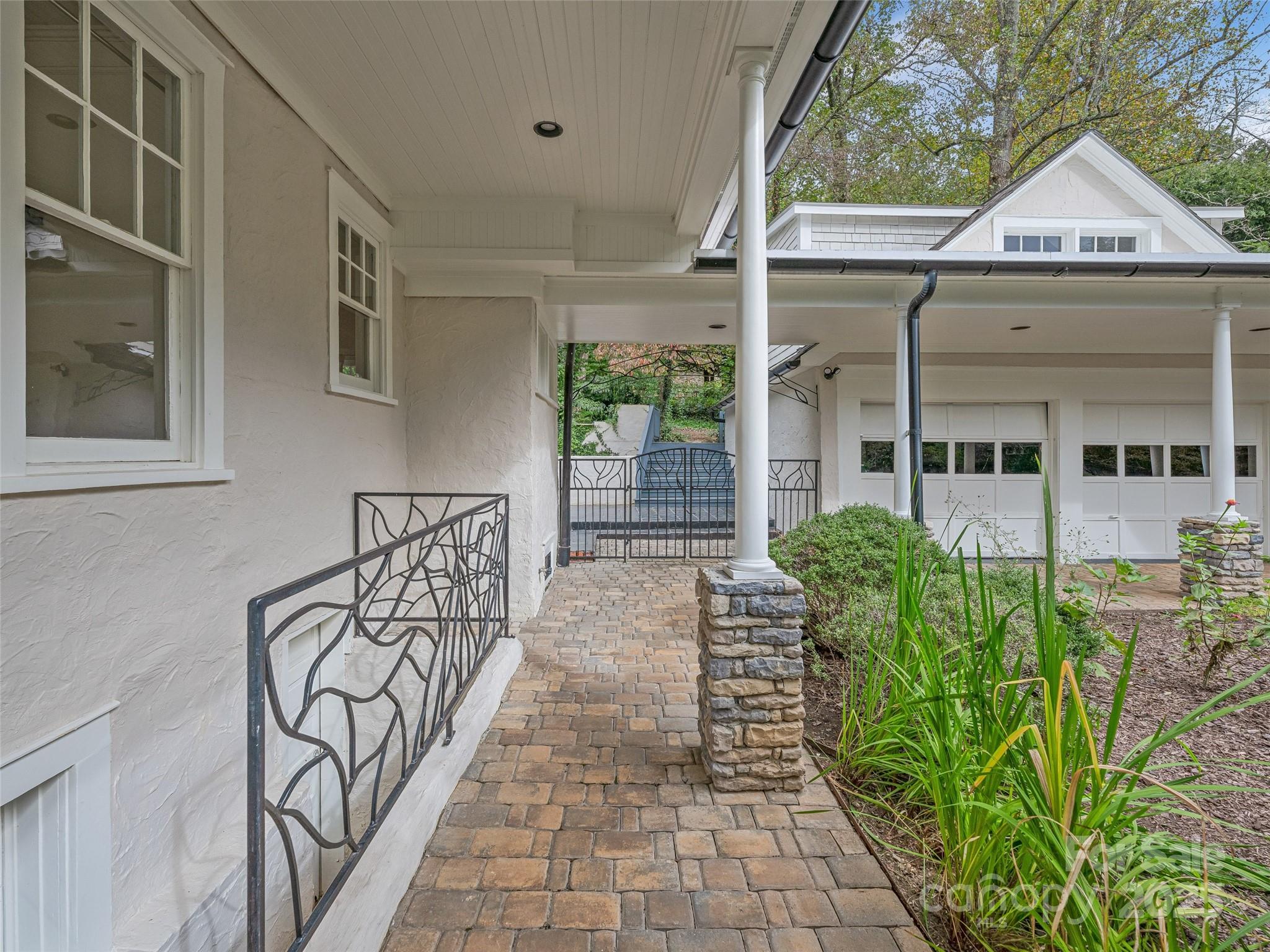 111 Rathfarnham Circle — Asheville