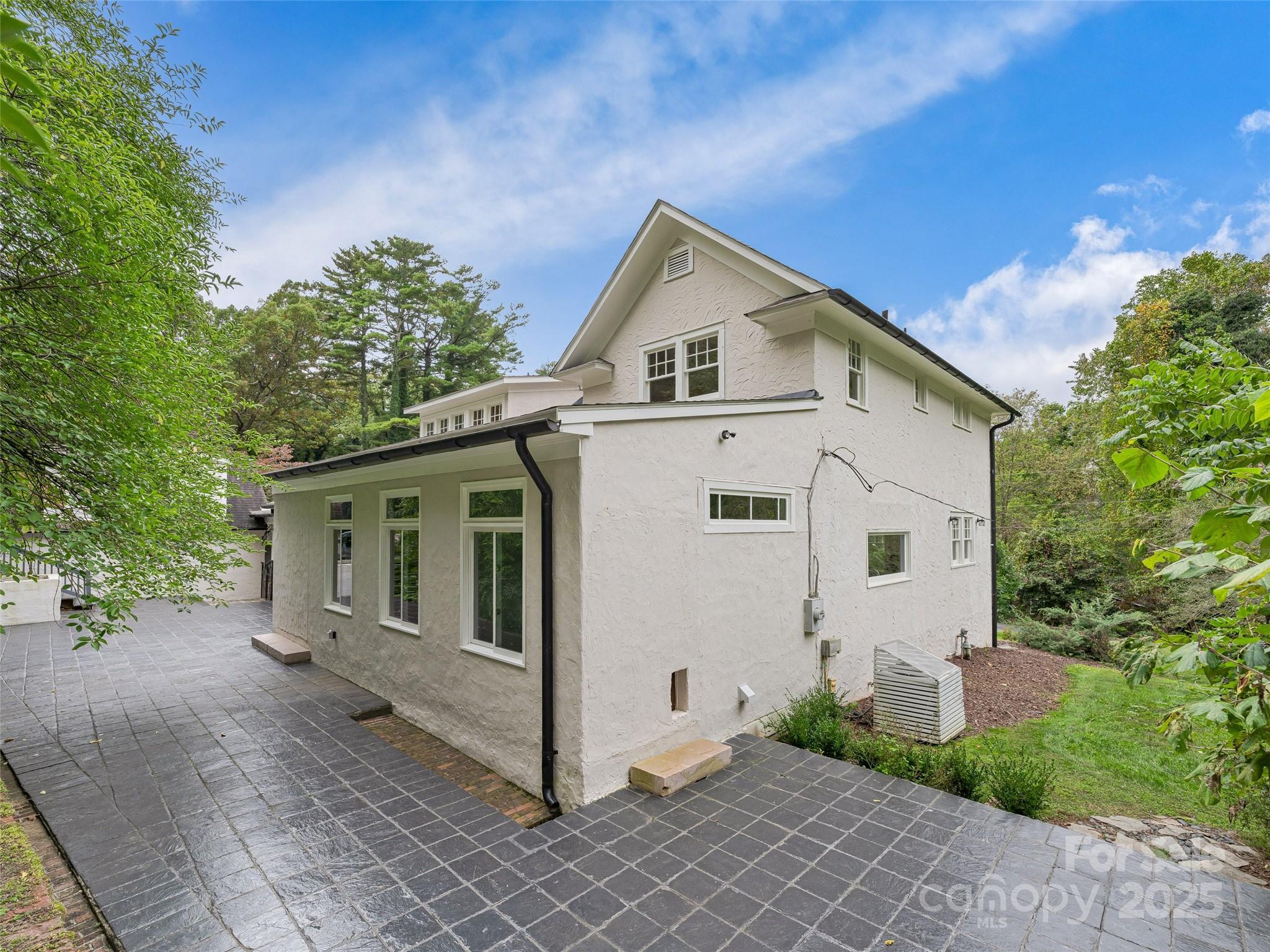 111 Rathfarnham Circle — Asheville