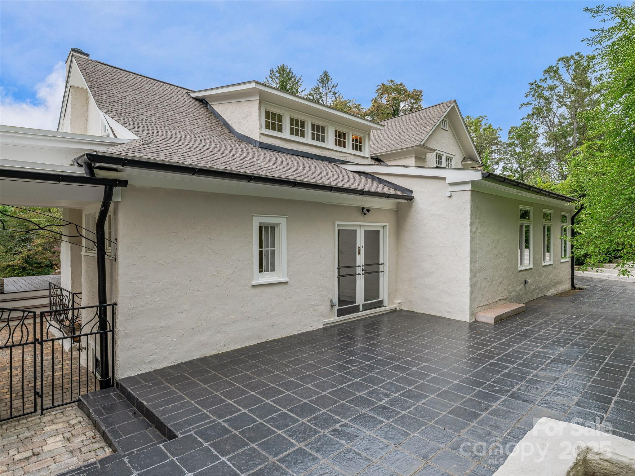 111 Rathfarnham Circle — Asheville