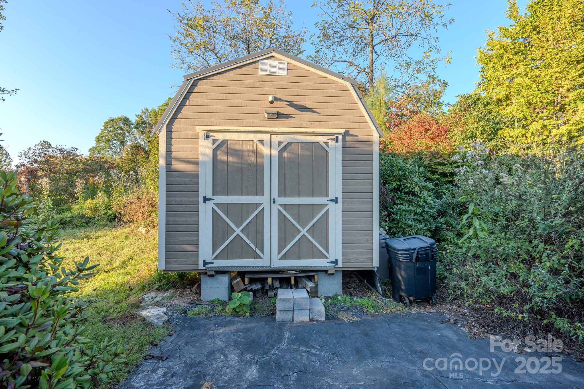 565 Overlook Drive — Spruce Pine