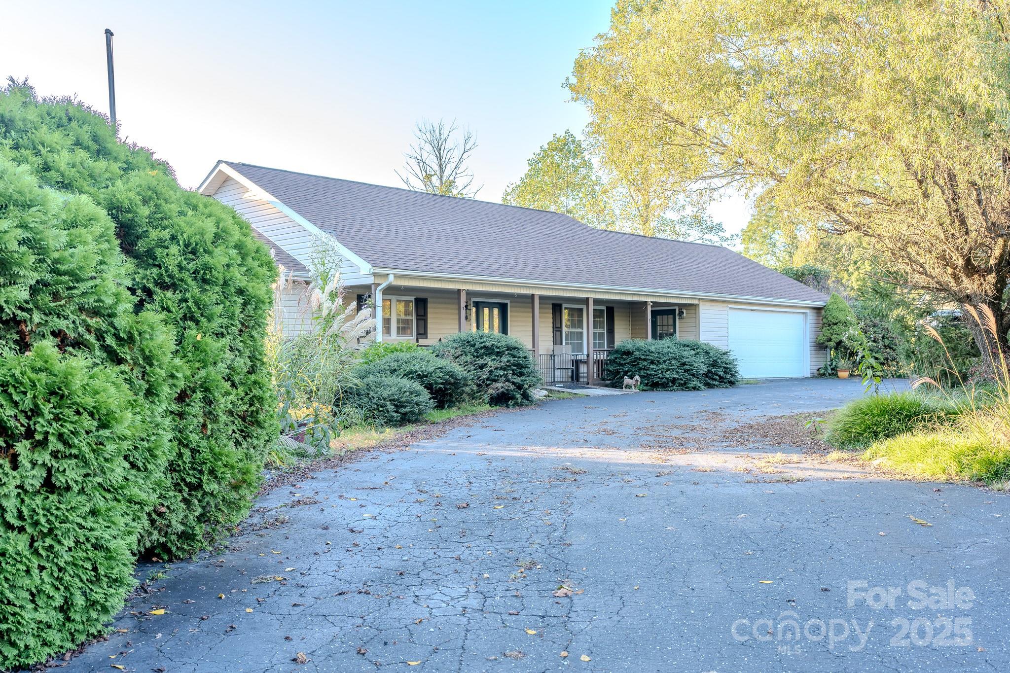 565 Overlook Drive — Spruce Pine