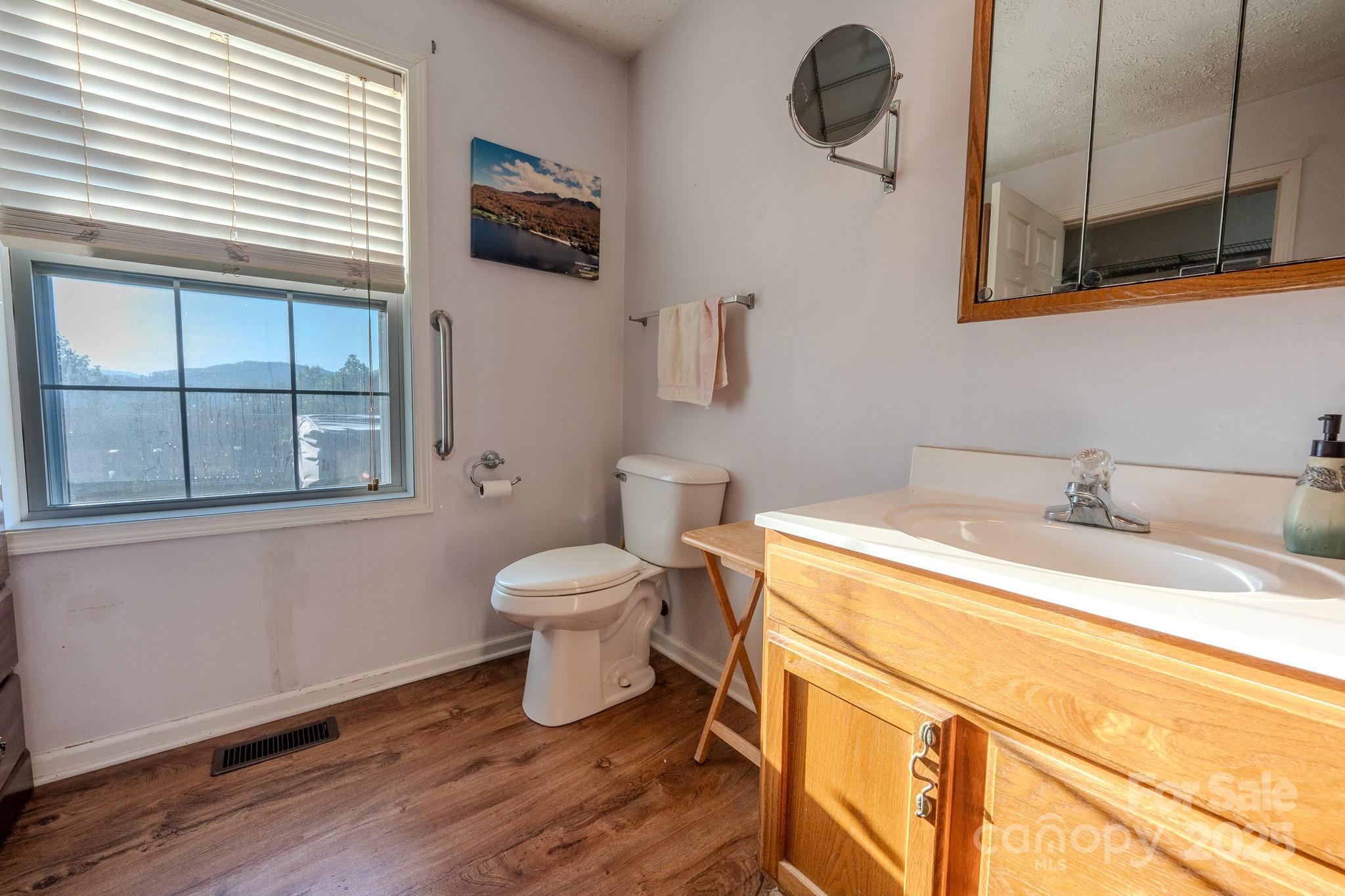 565 Overlook Drive — Spruce Pine