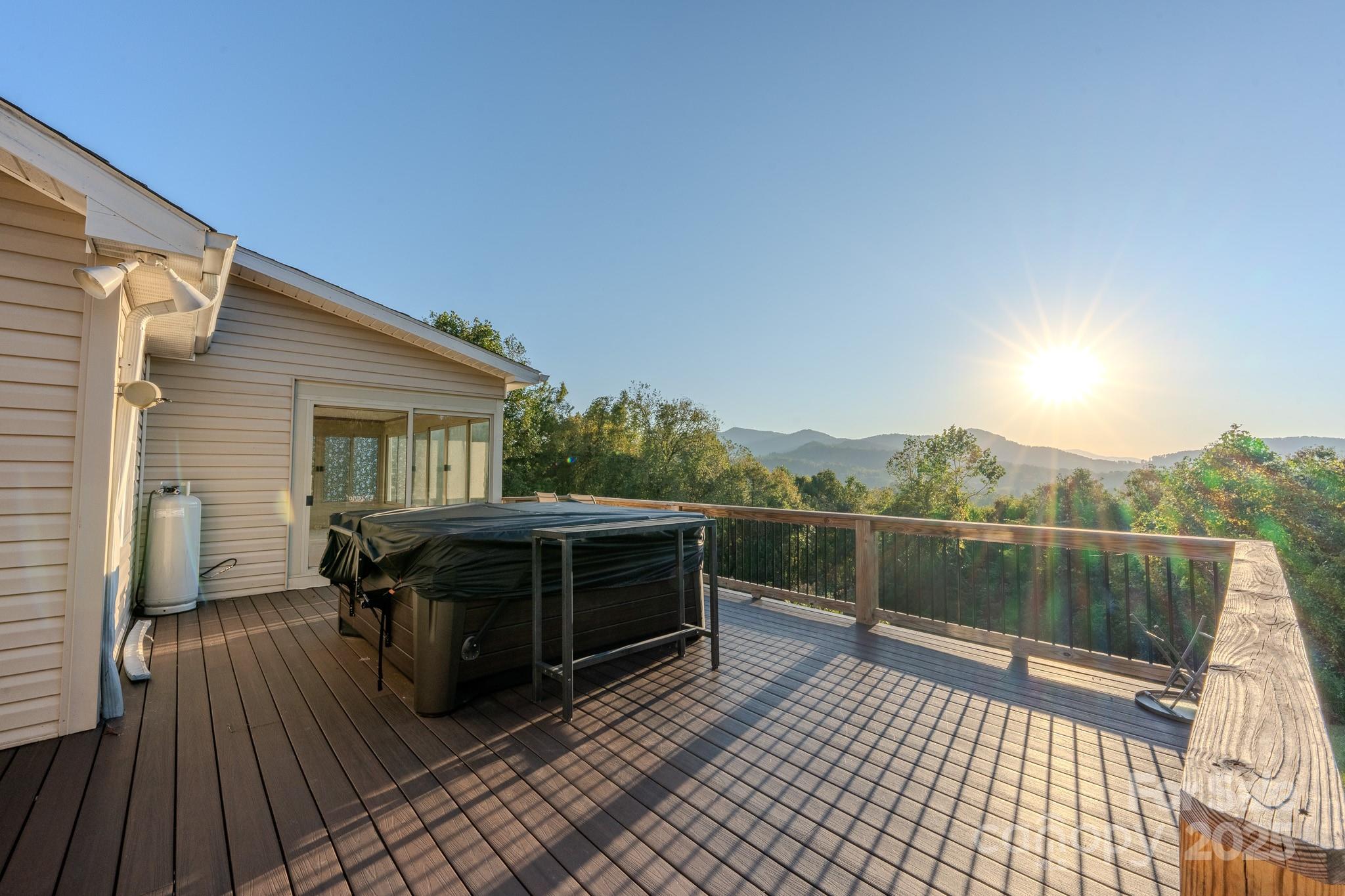 565 Overlook Drive — Spruce Pine