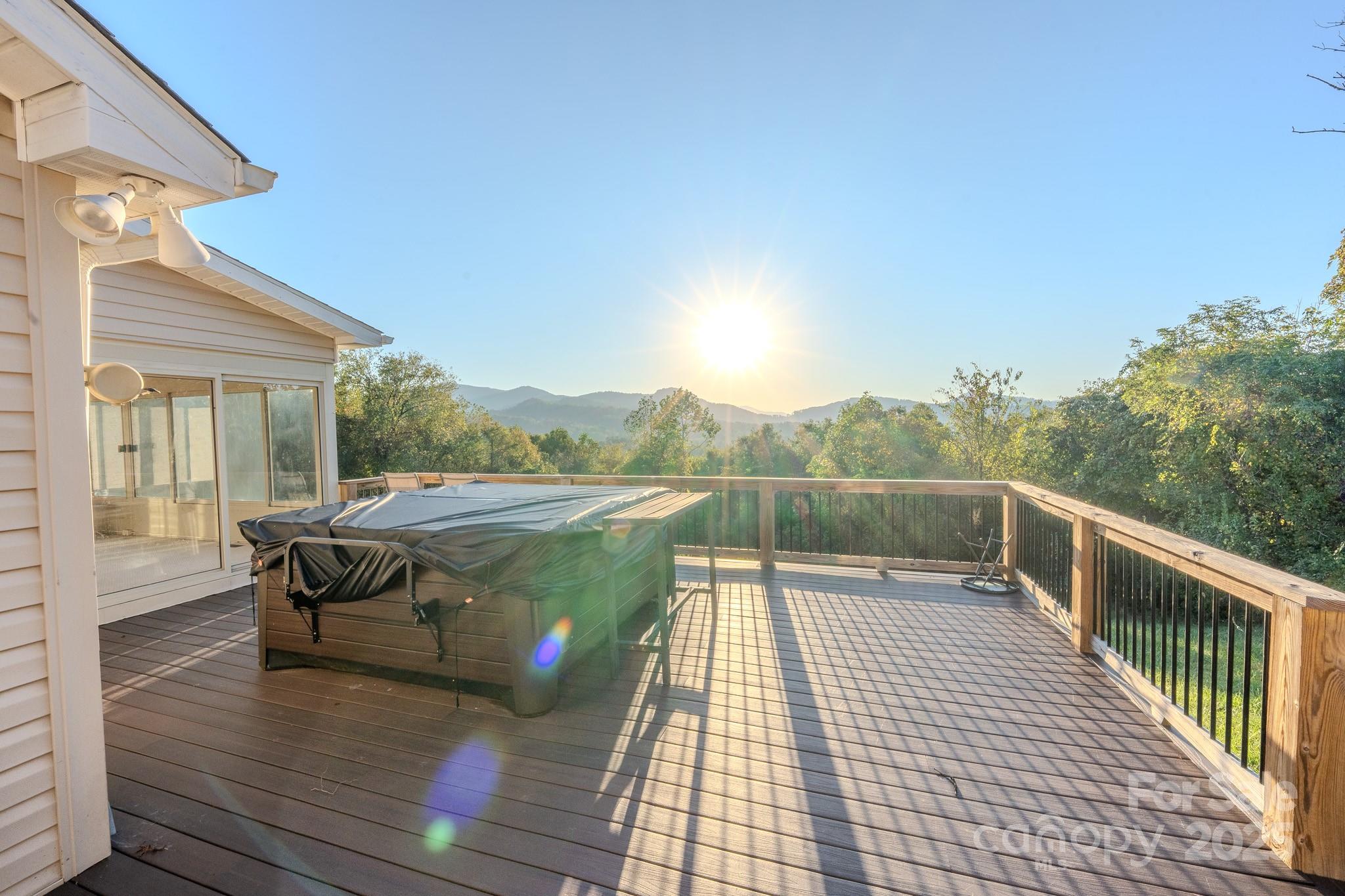 565 Overlook Drive — Spruce Pine