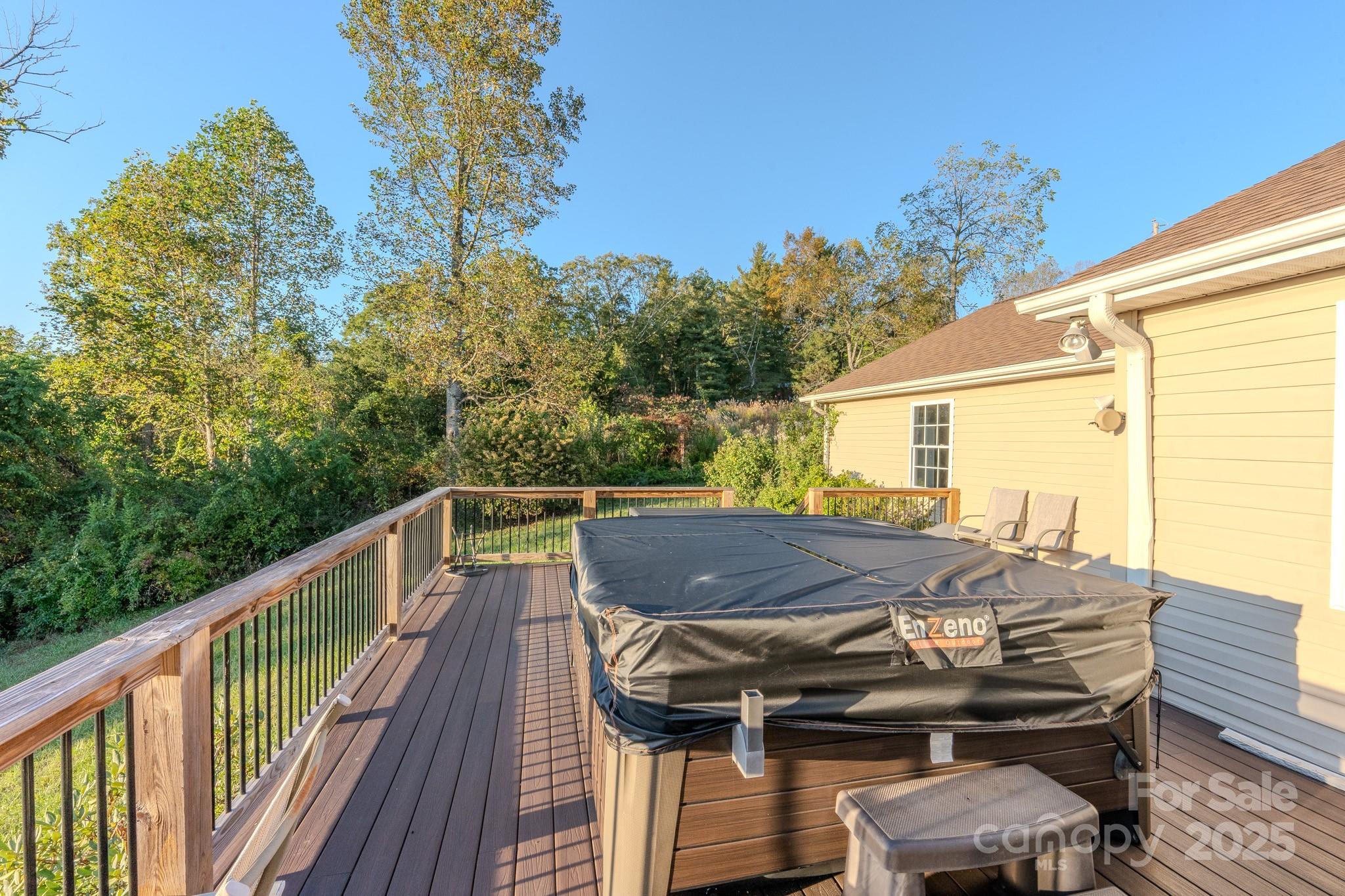 565 Overlook Drive — Spruce Pine