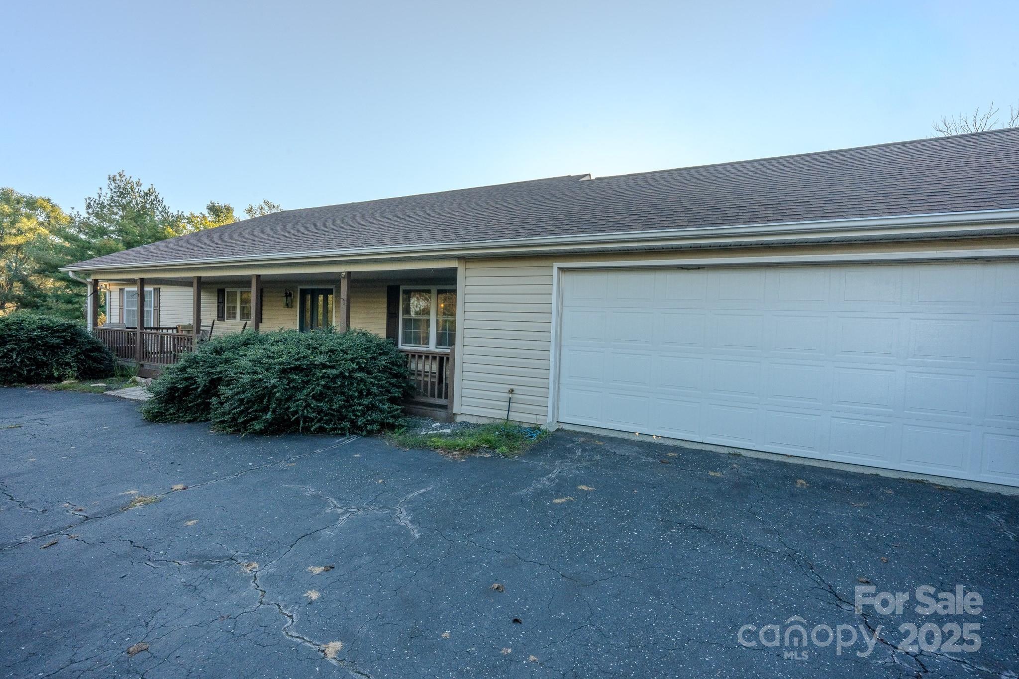 565 Overlook Drive — Spruce Pine