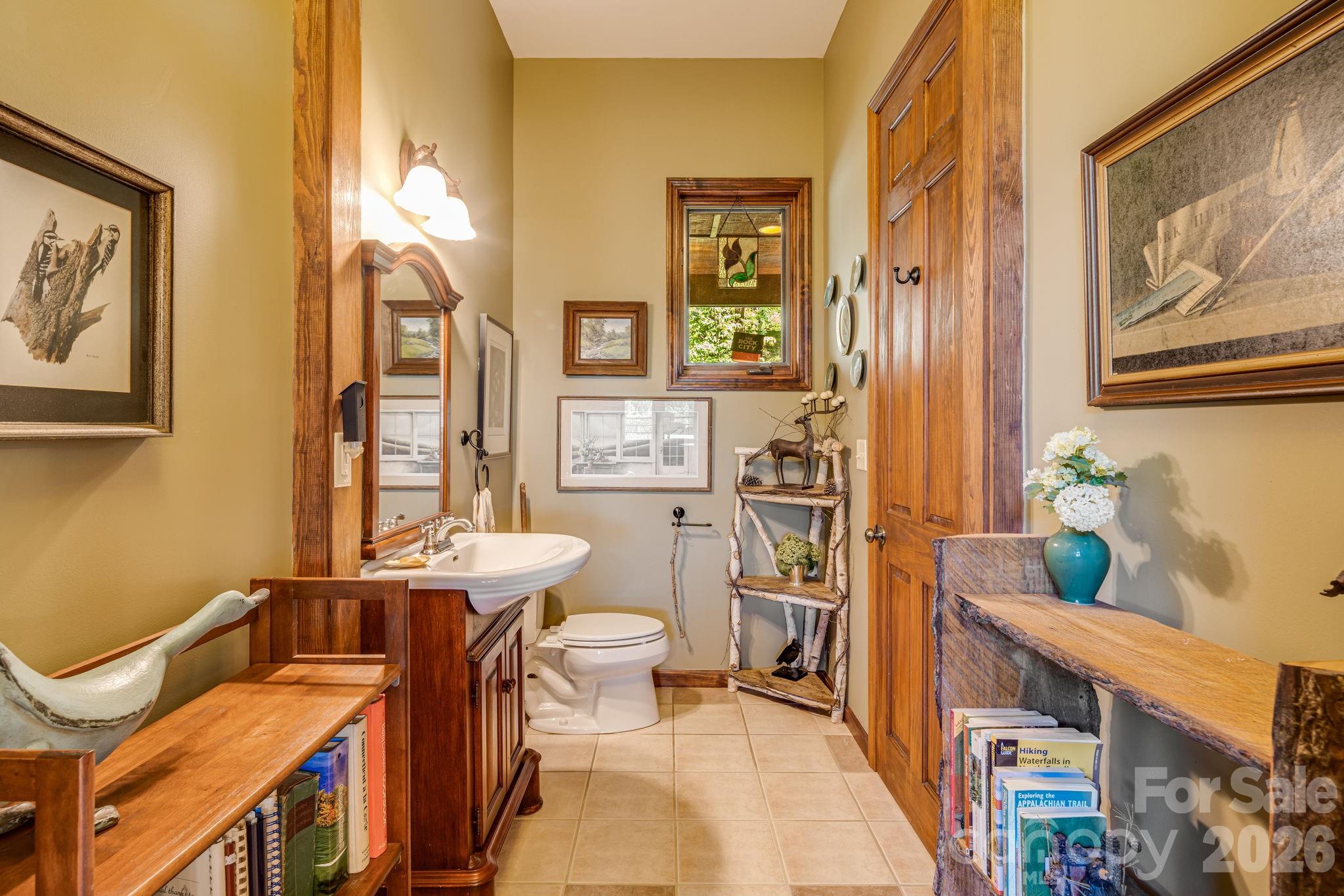 191 Ivy Way — Mars Hill