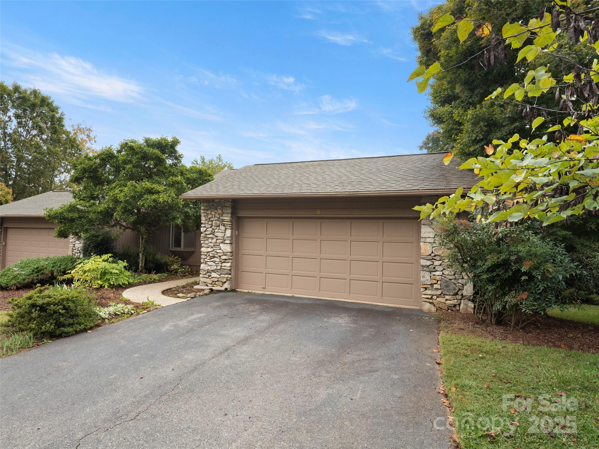 5 Ridge Terrace — Asheville