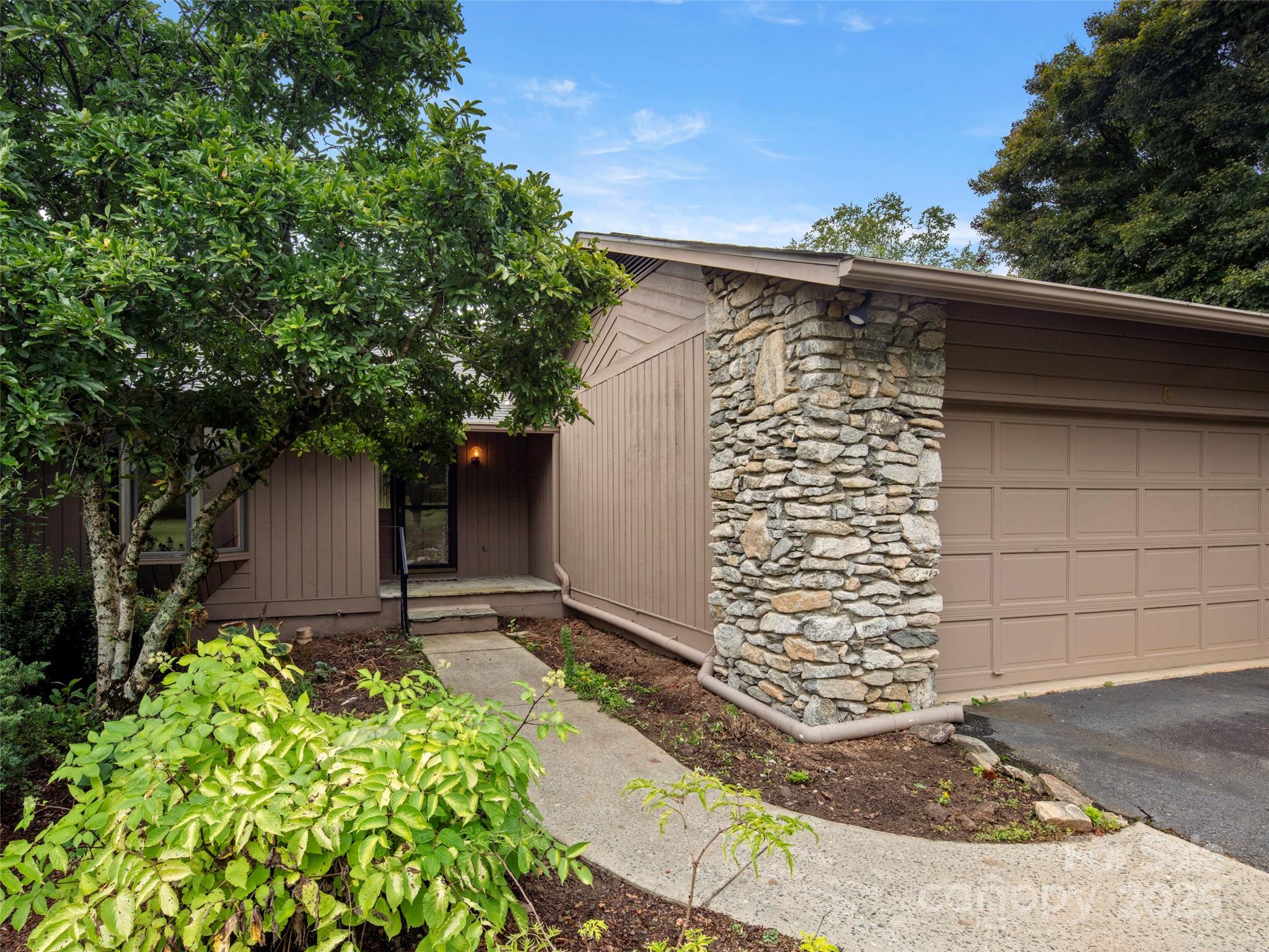 5 Ridge Terrace — Asheville