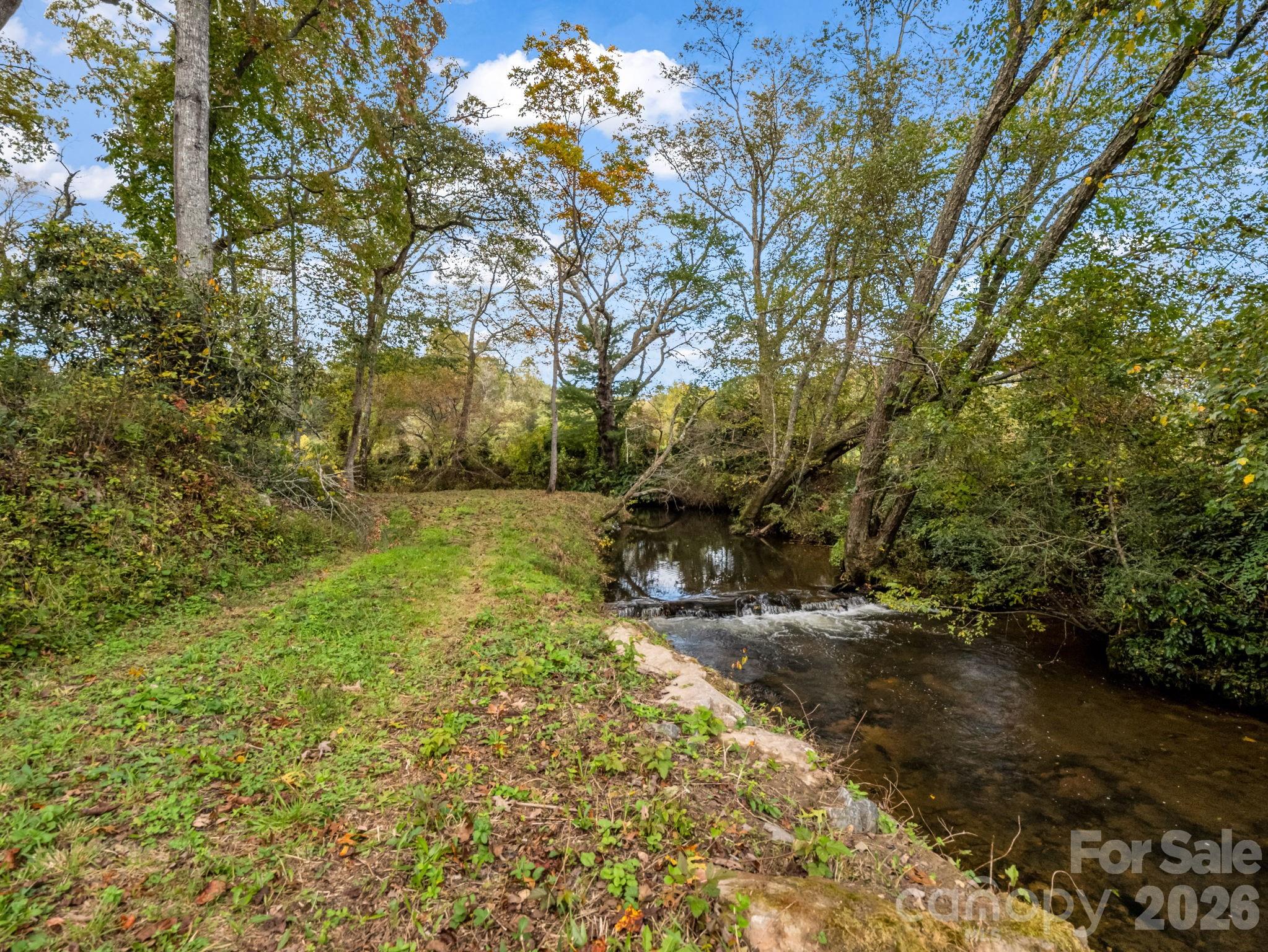 128 Cook Lane — Mills River