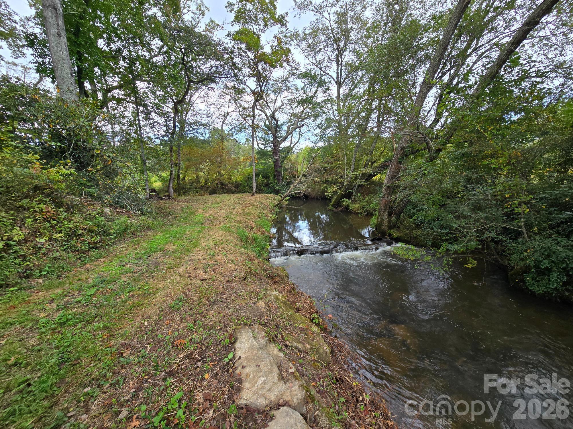 128 Cook Lane — Mills River