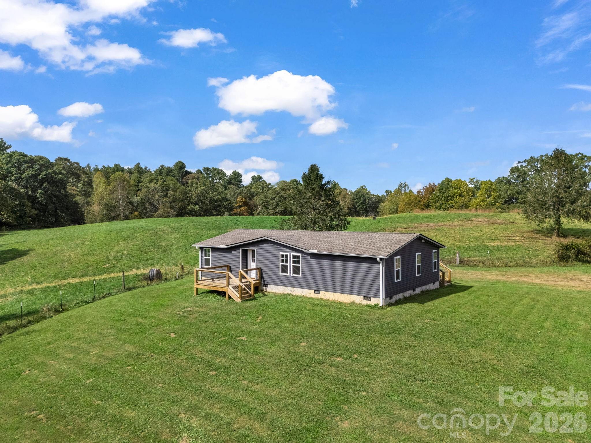 128 Cook Lane — Mills River