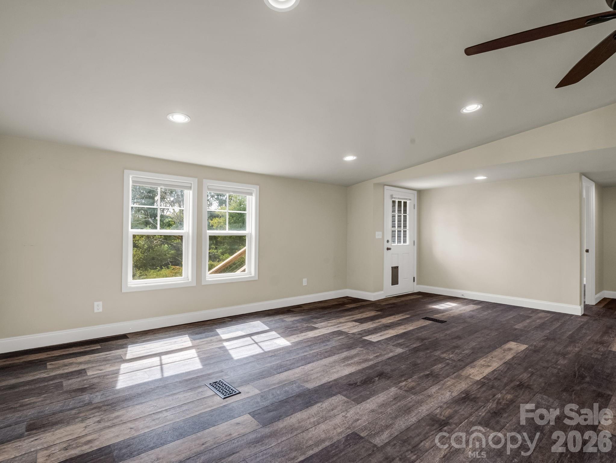 128 Cook Lane — Mills River