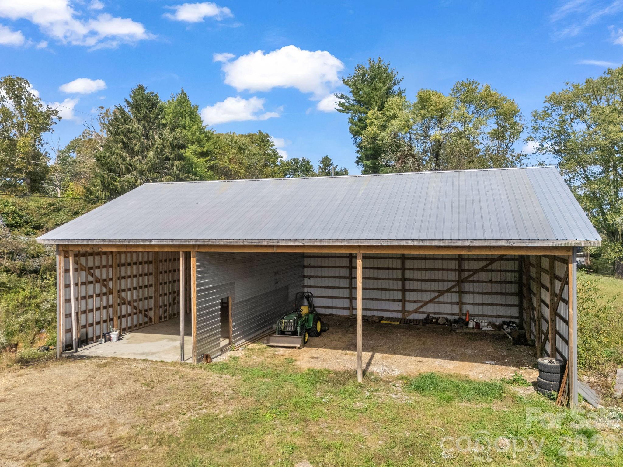 128 Cook Lane — Mills River