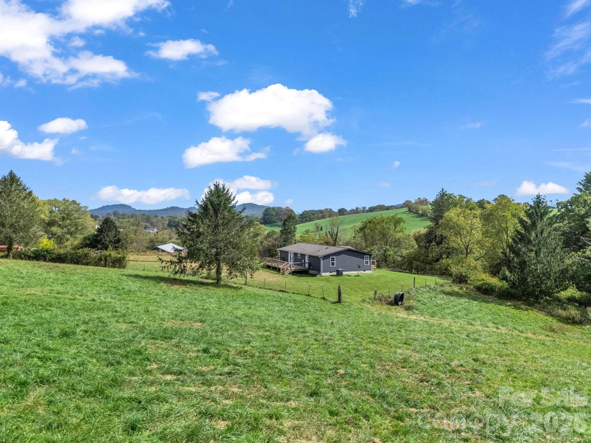 128 Cook Lane — Mills River
