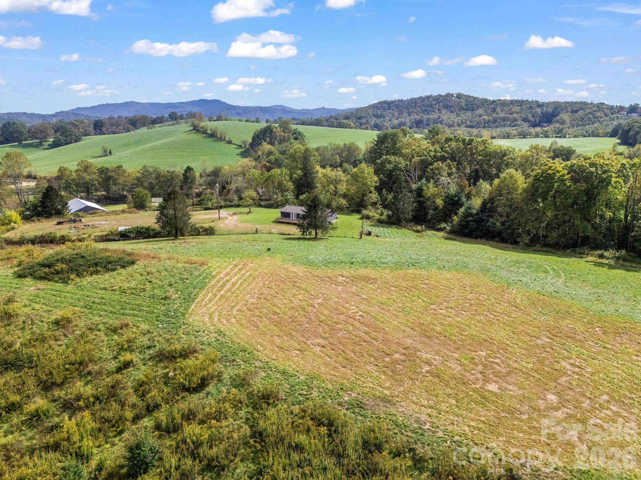 128 Cook Lane — Mills River
