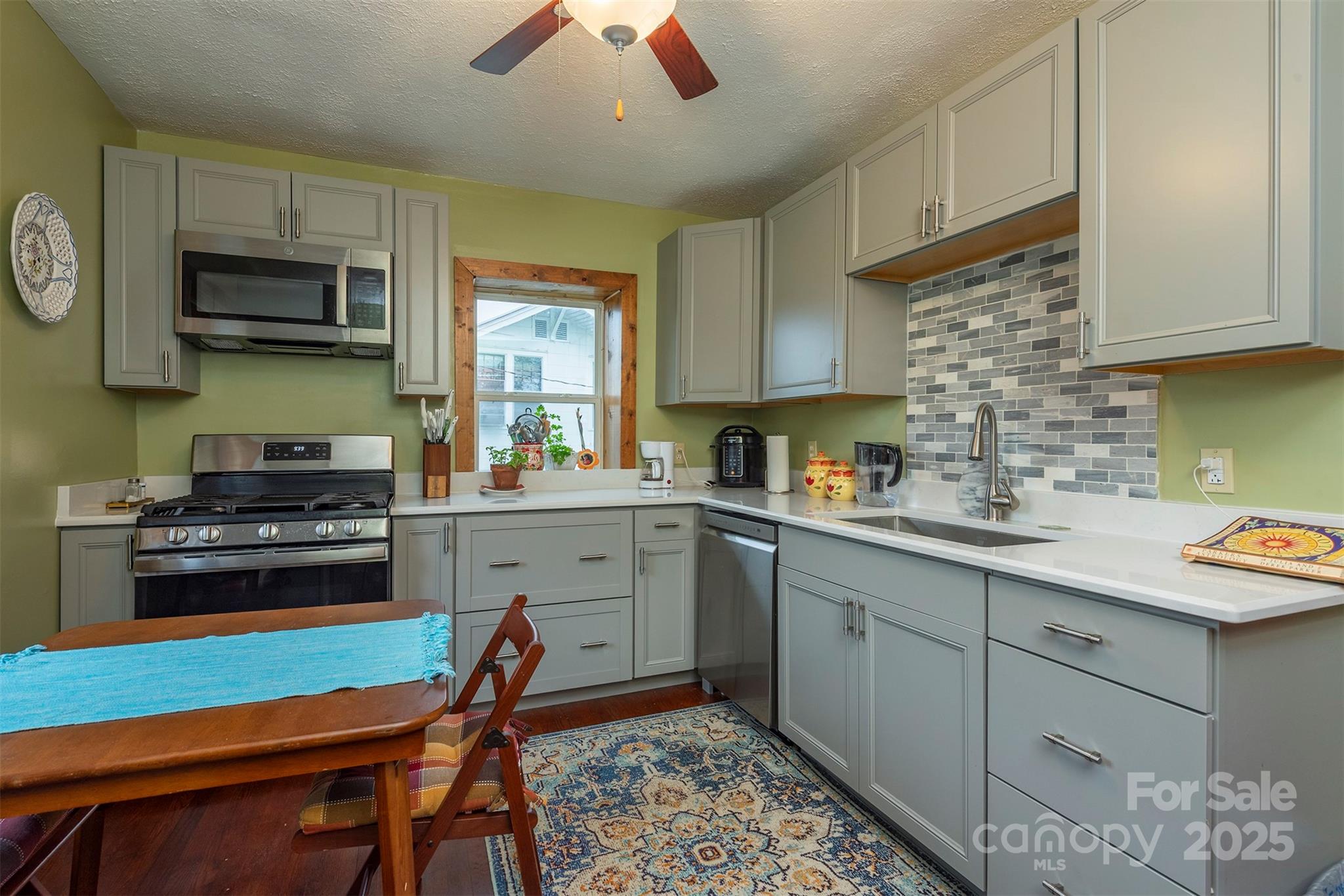 3755 Broad Street — Clyde