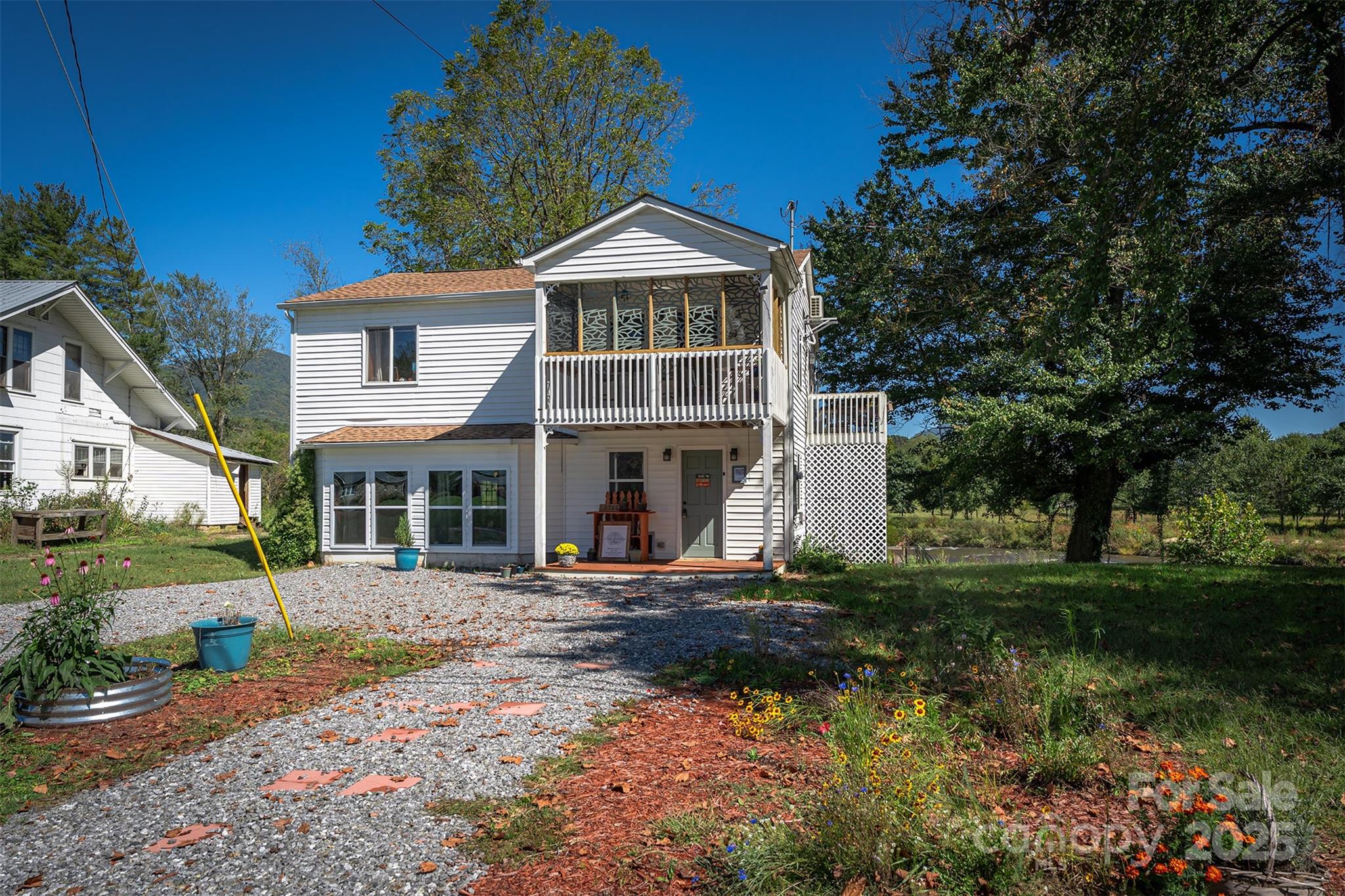 3755 Broad Street — Clyde