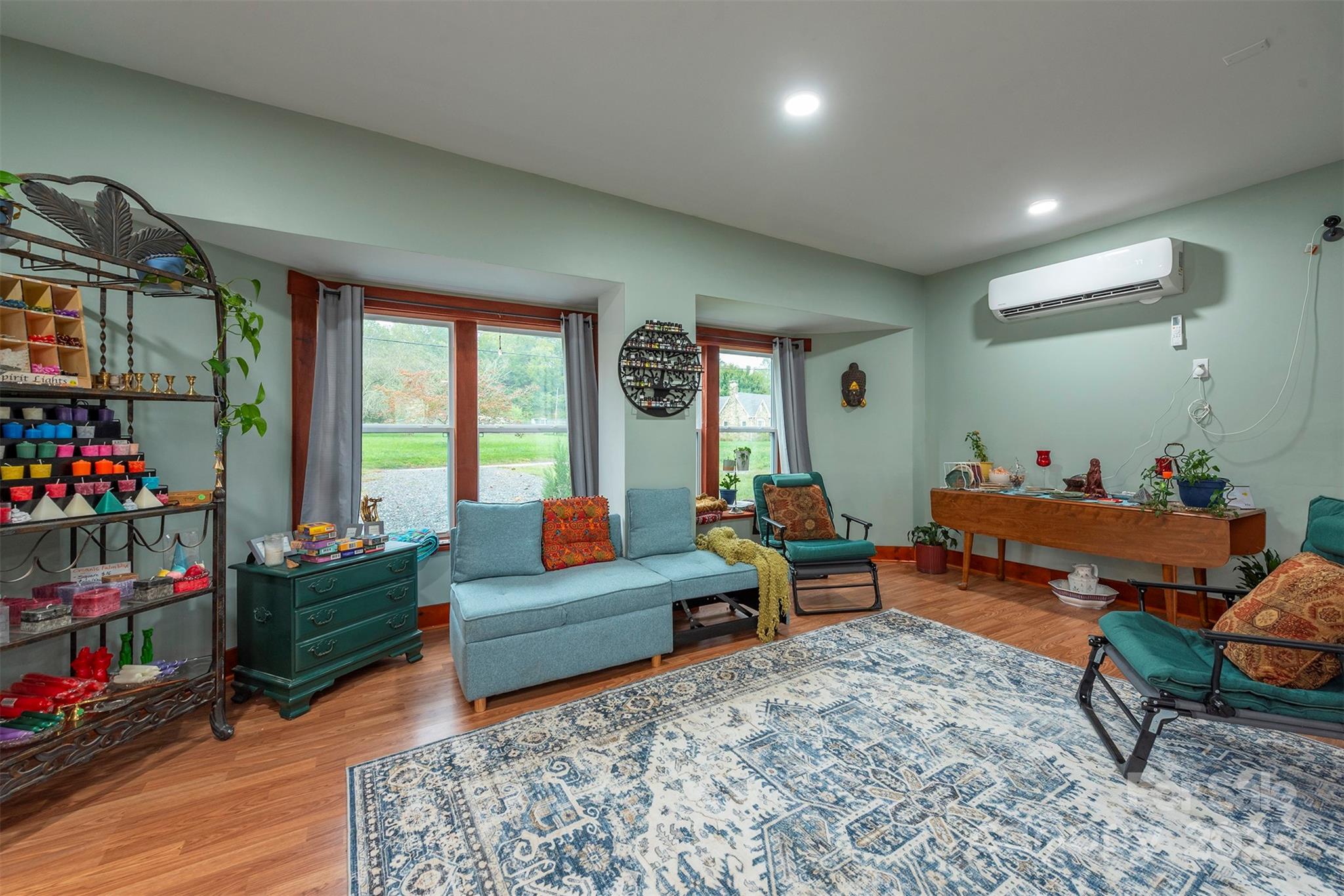3755 Broad Street — Clyde