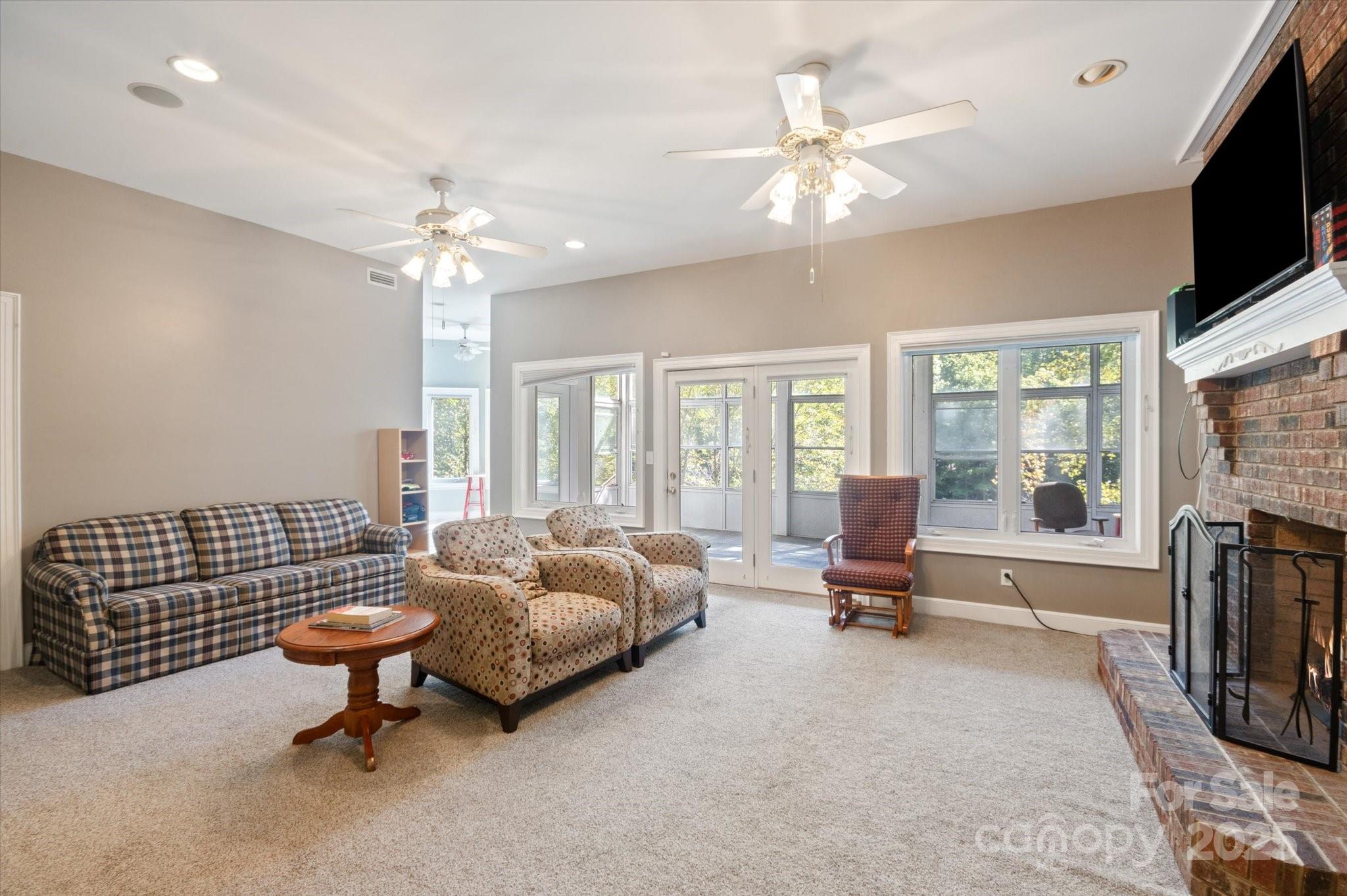 192 Lake Club Drive — Nebo