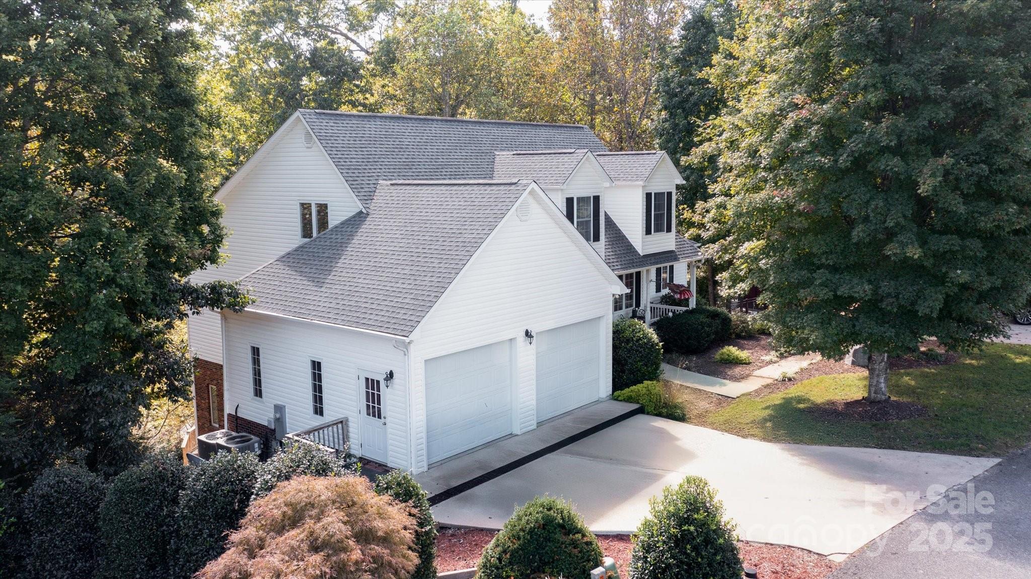 192 Lake Club Drive — Nebo
