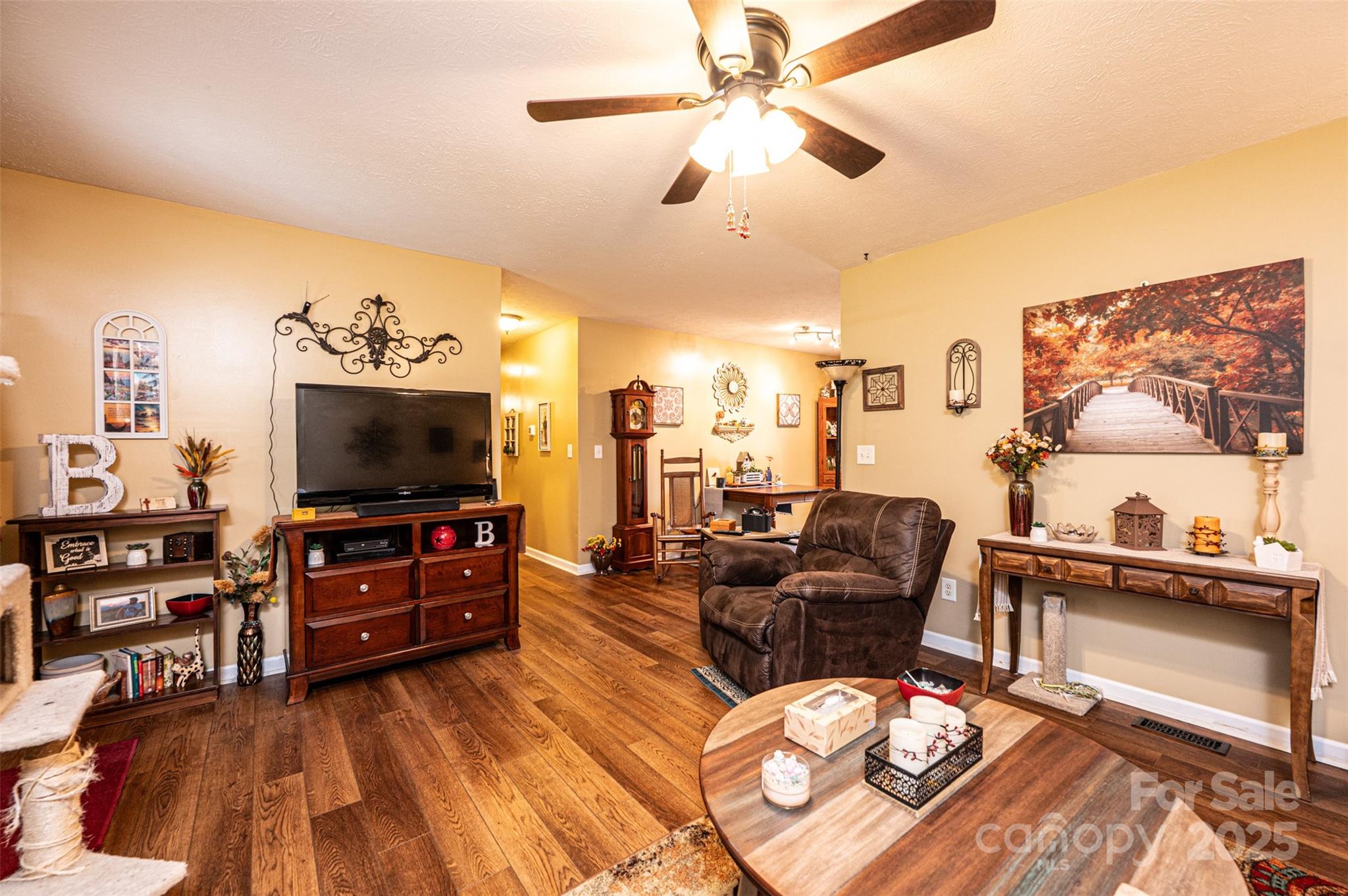 1324 39th Street SW — Hickory