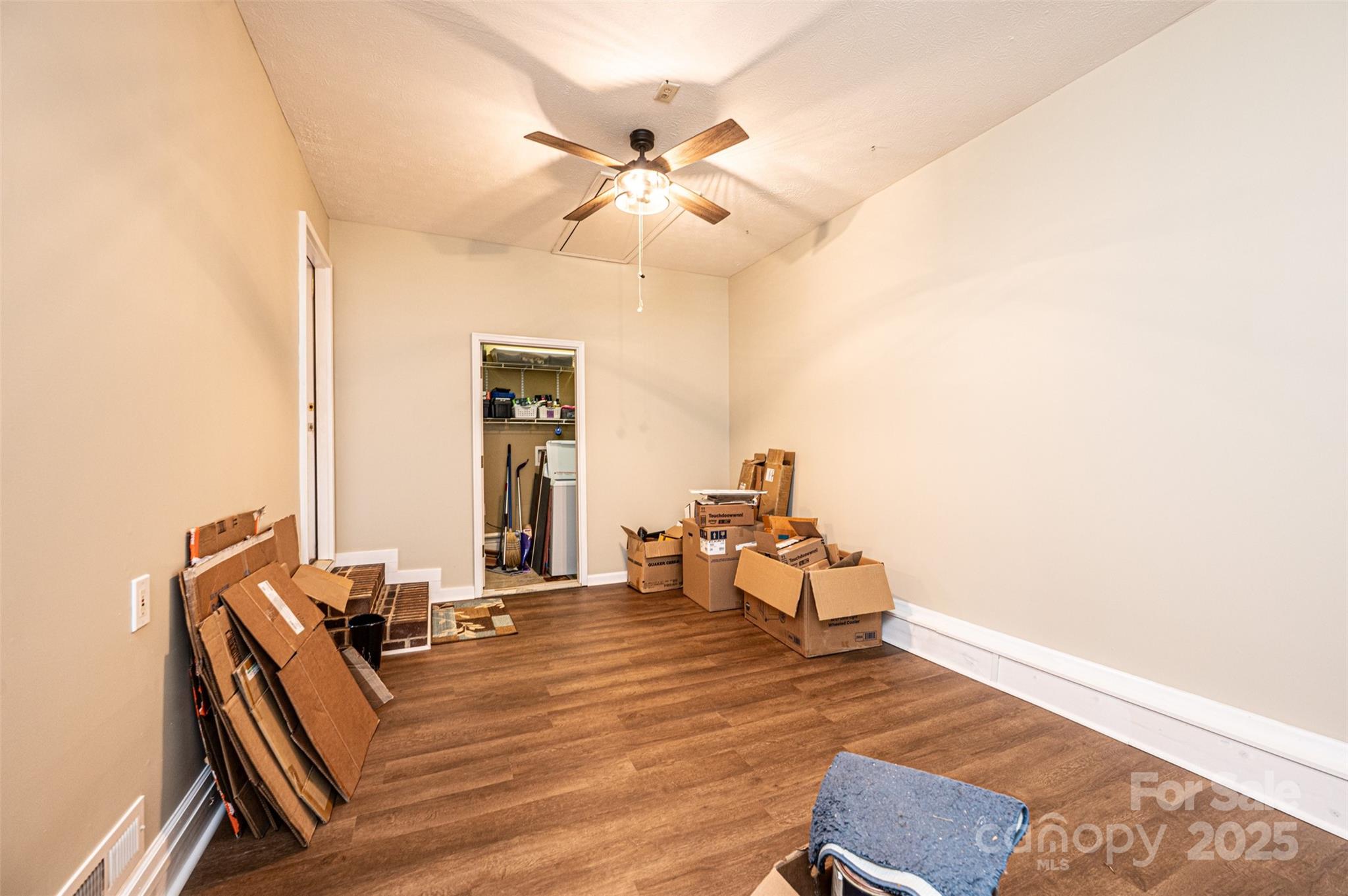 1324 39th Street SW — Hickory