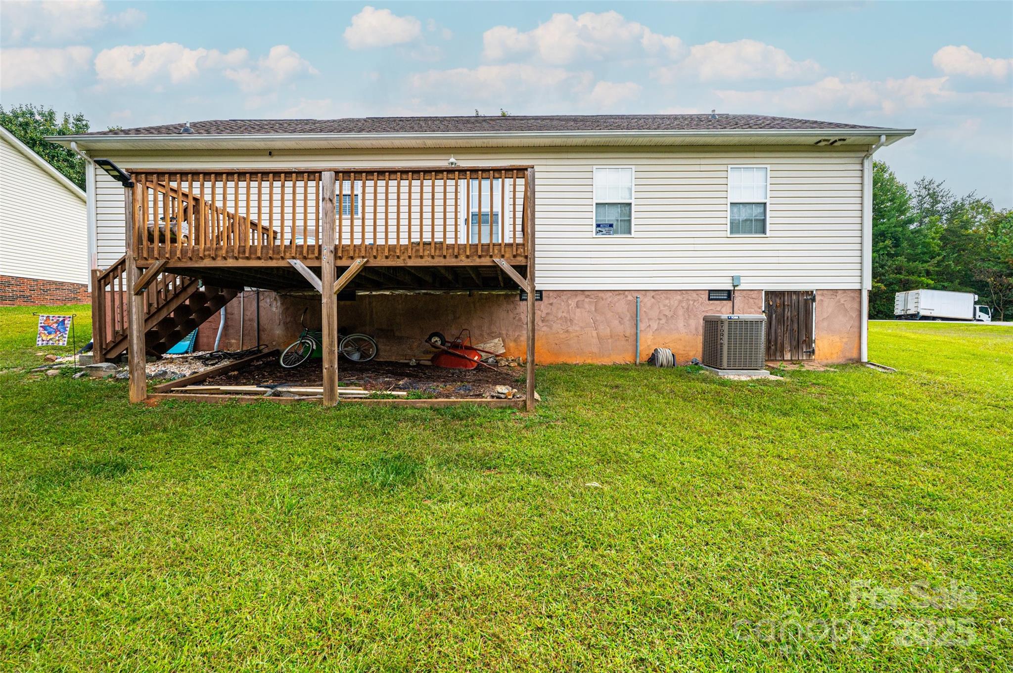 1324 39th Street SW — Hickory