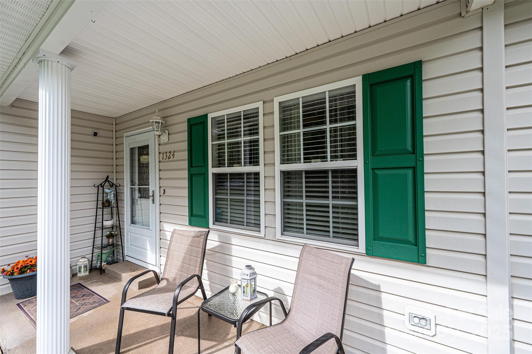1324 39th Street SW — Hickory