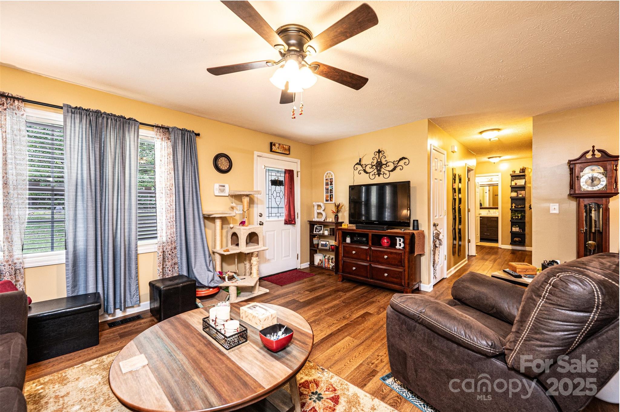 1324 39th Street SW — Hickory