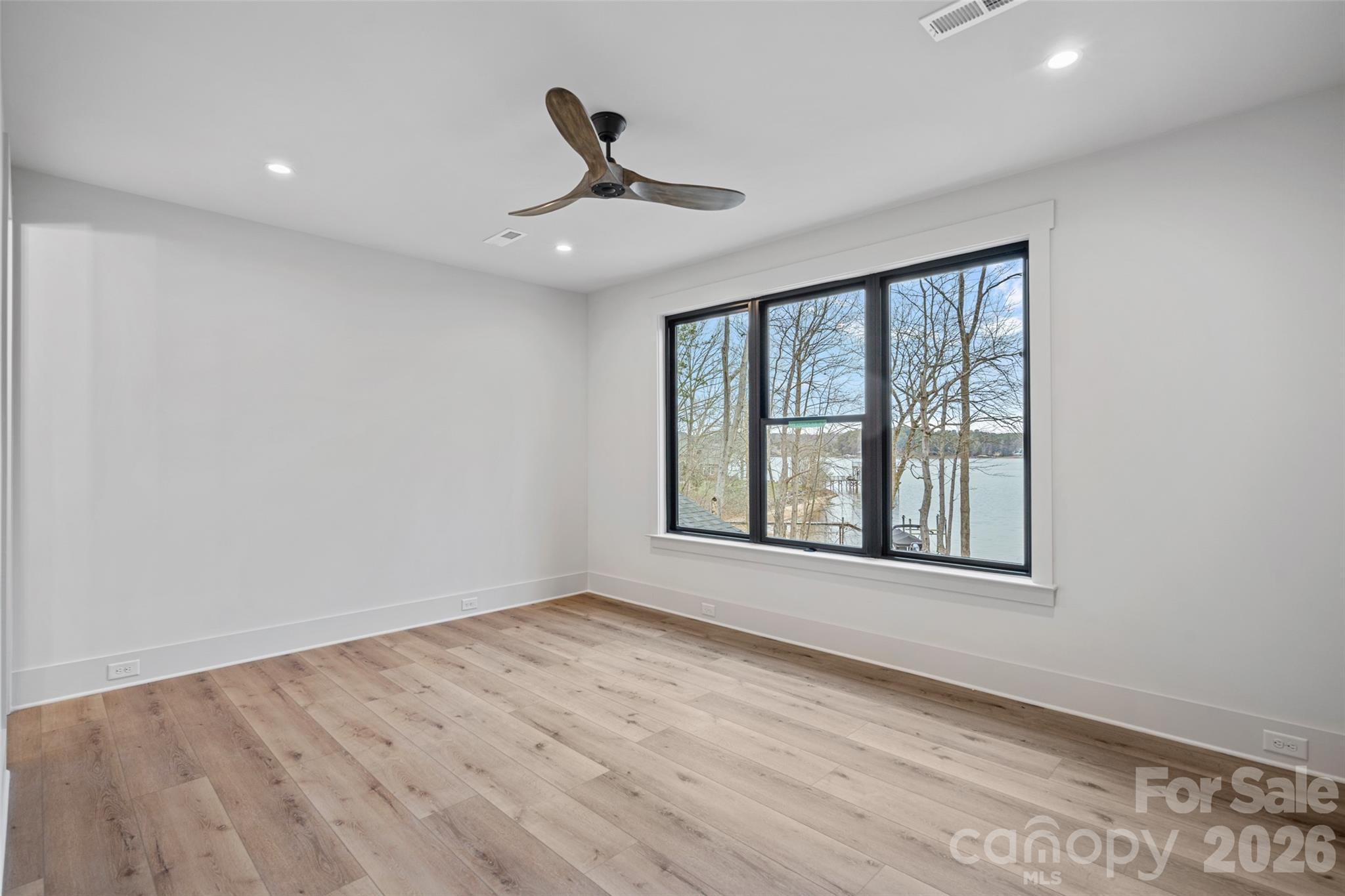 515 Kemp Road — Mooresville