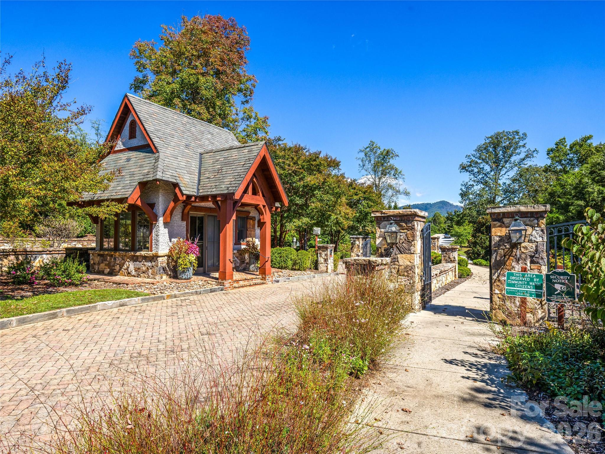 21 Evian Court — Asheville