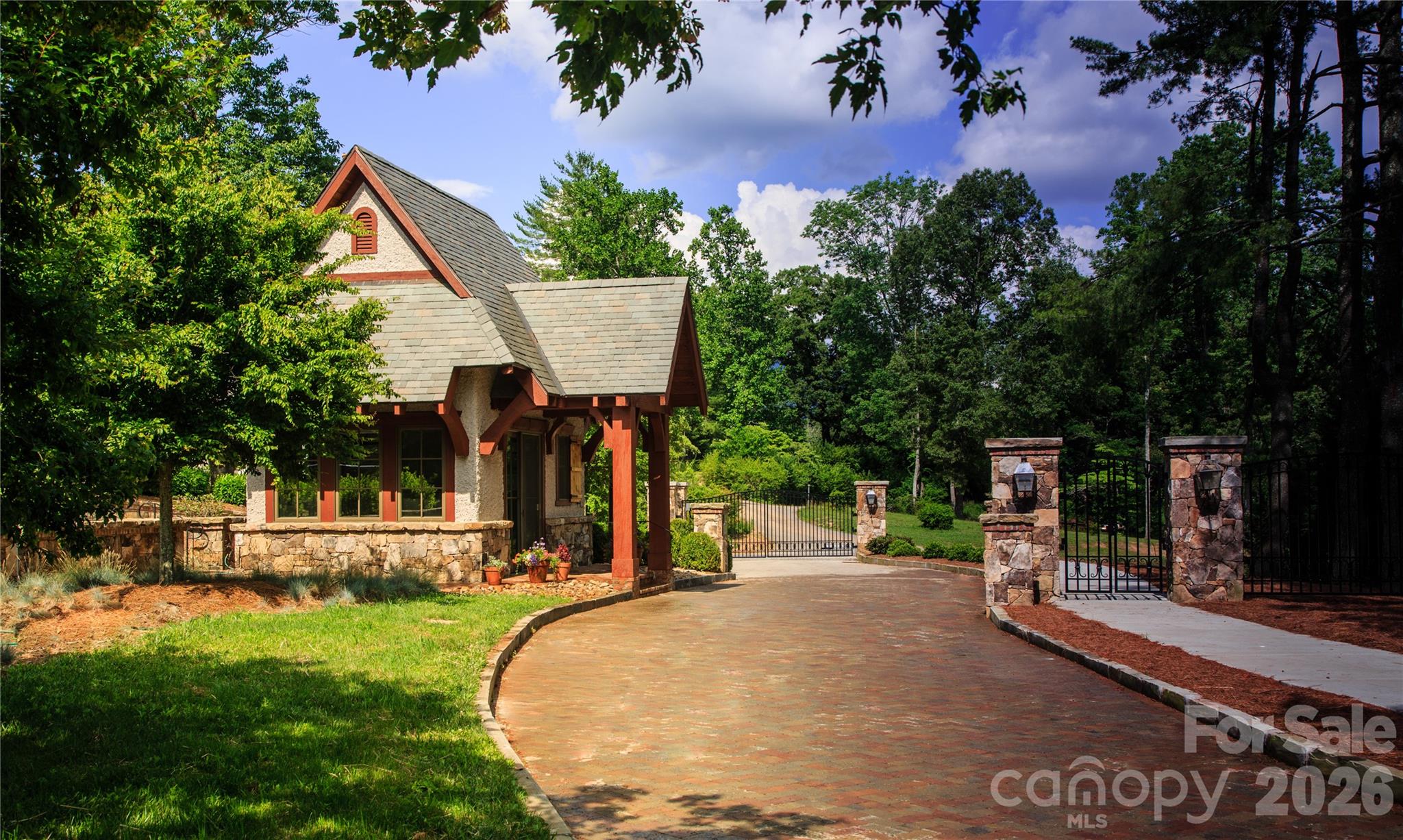 21 Evian Court — Asheville