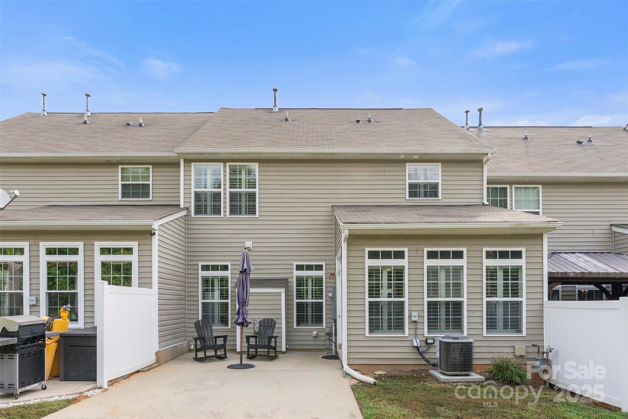 370 Battery Circle #20 — Clover