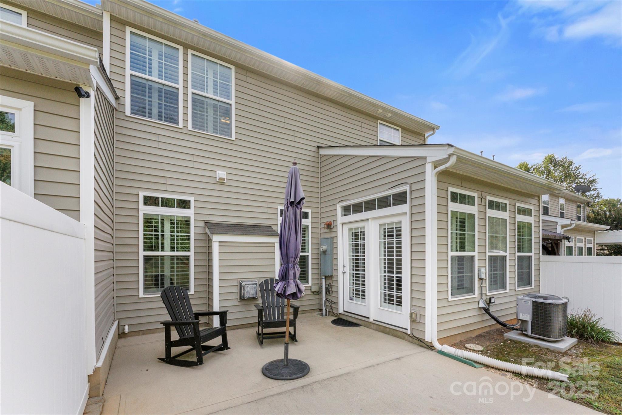 370 Battery Circle #20 — Clover