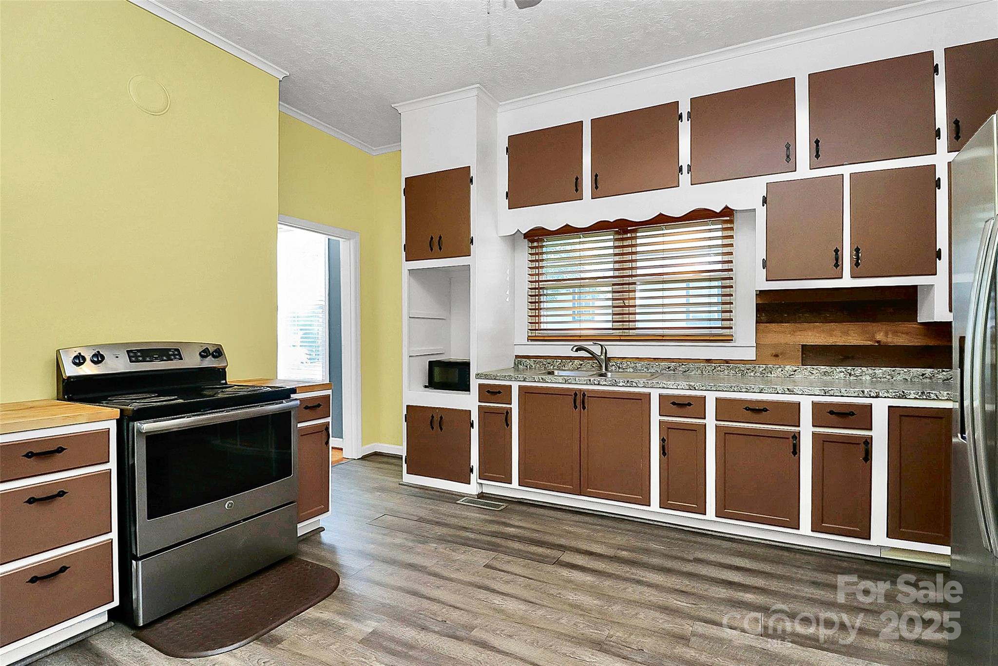 511 W Elliott Street — Chester