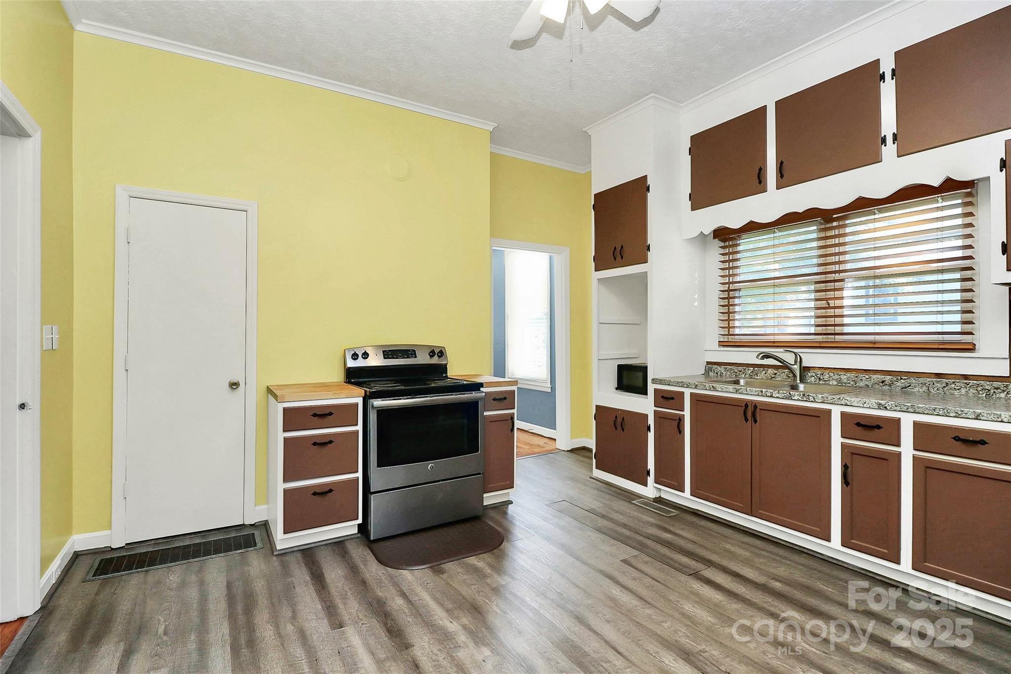 511 W Elliott Street — Chester