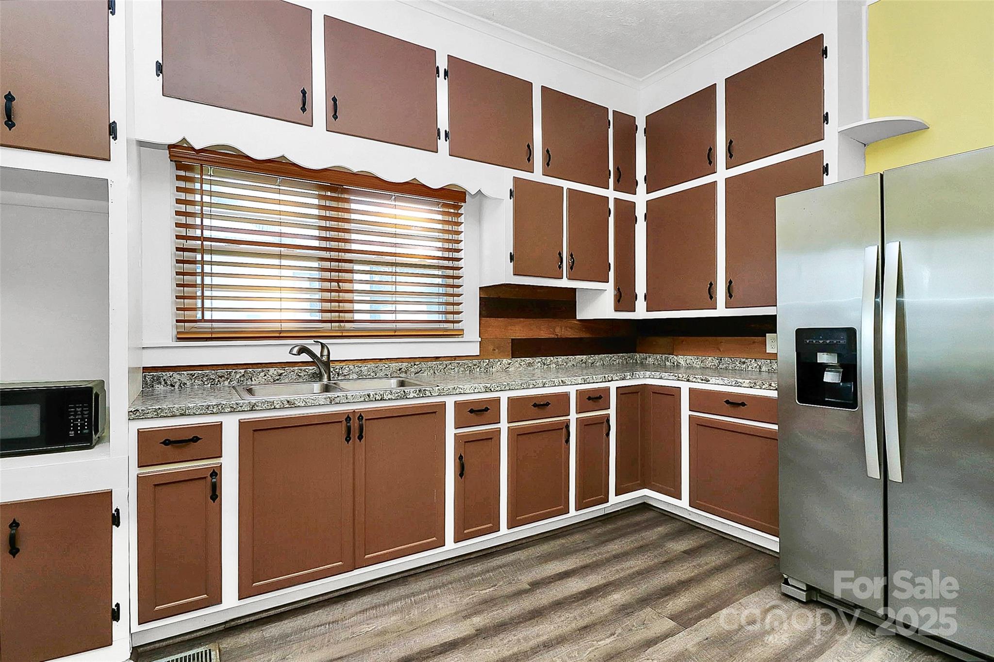 511 W Elliott Street — Chester