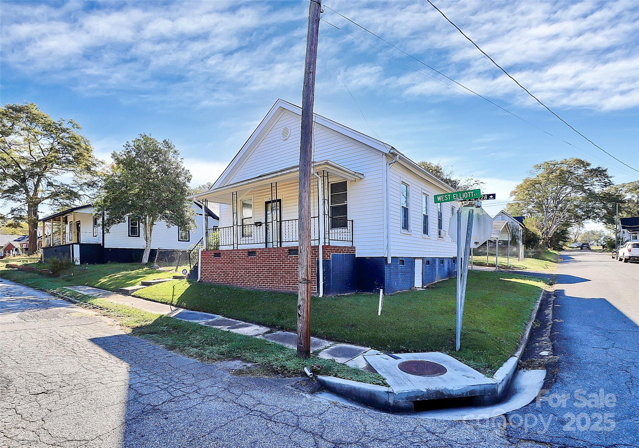 511 W Elliott Street — Chester