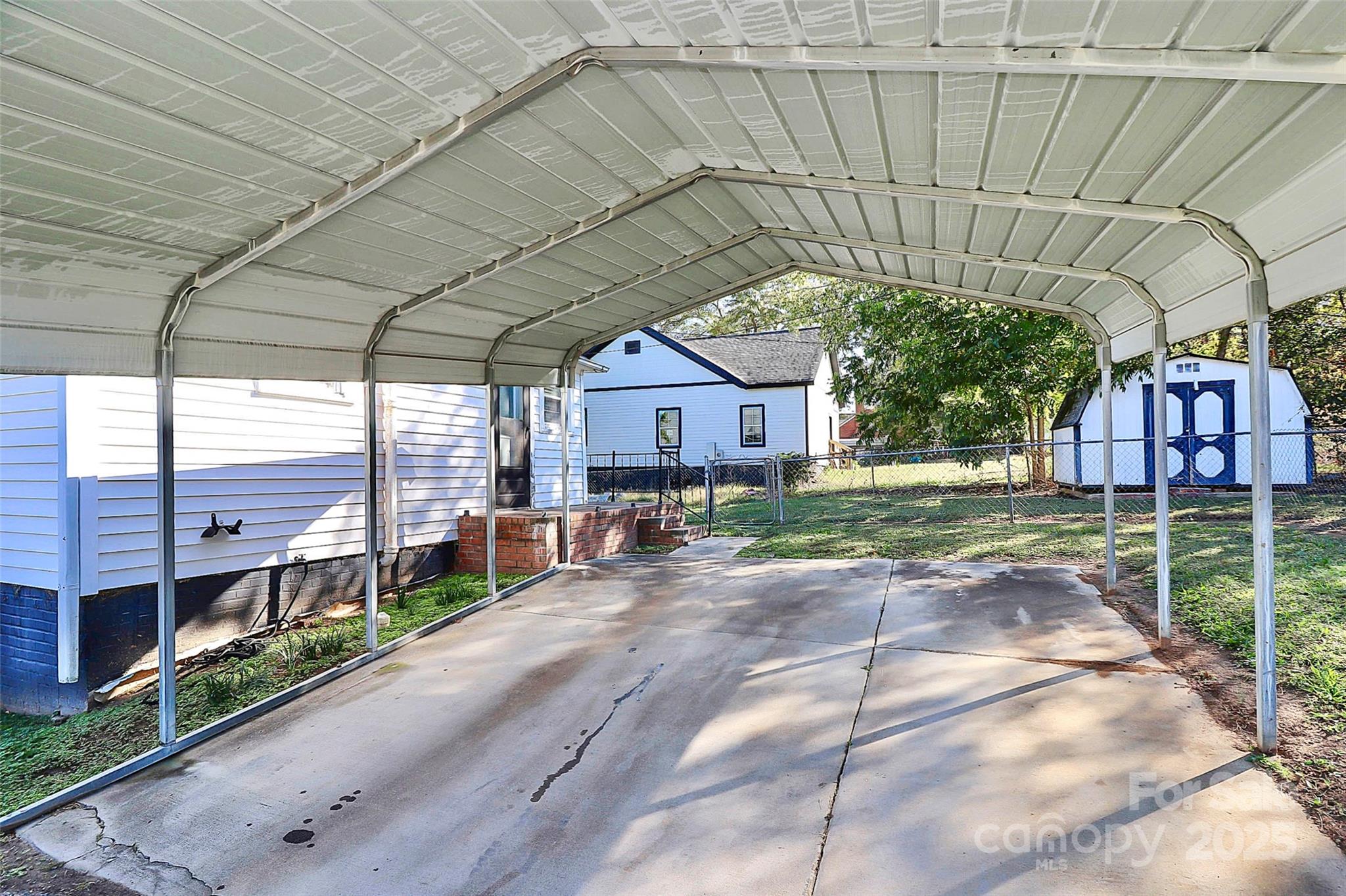 511 W Elliott Street — Chester