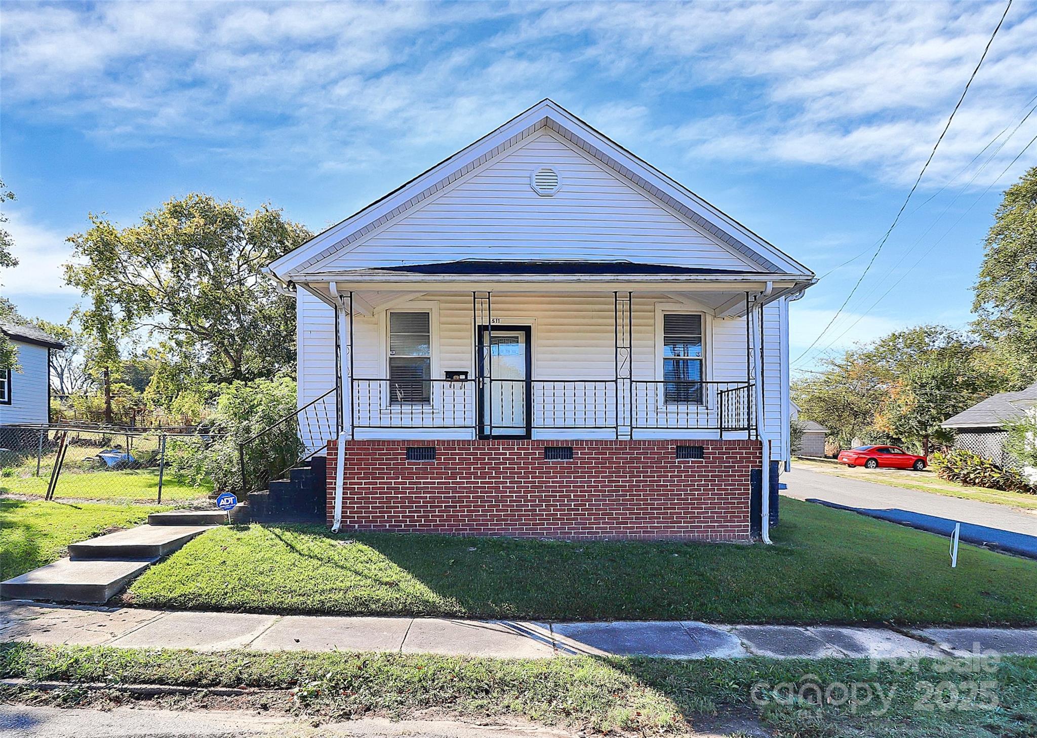 511 W Elliott Street — Chester