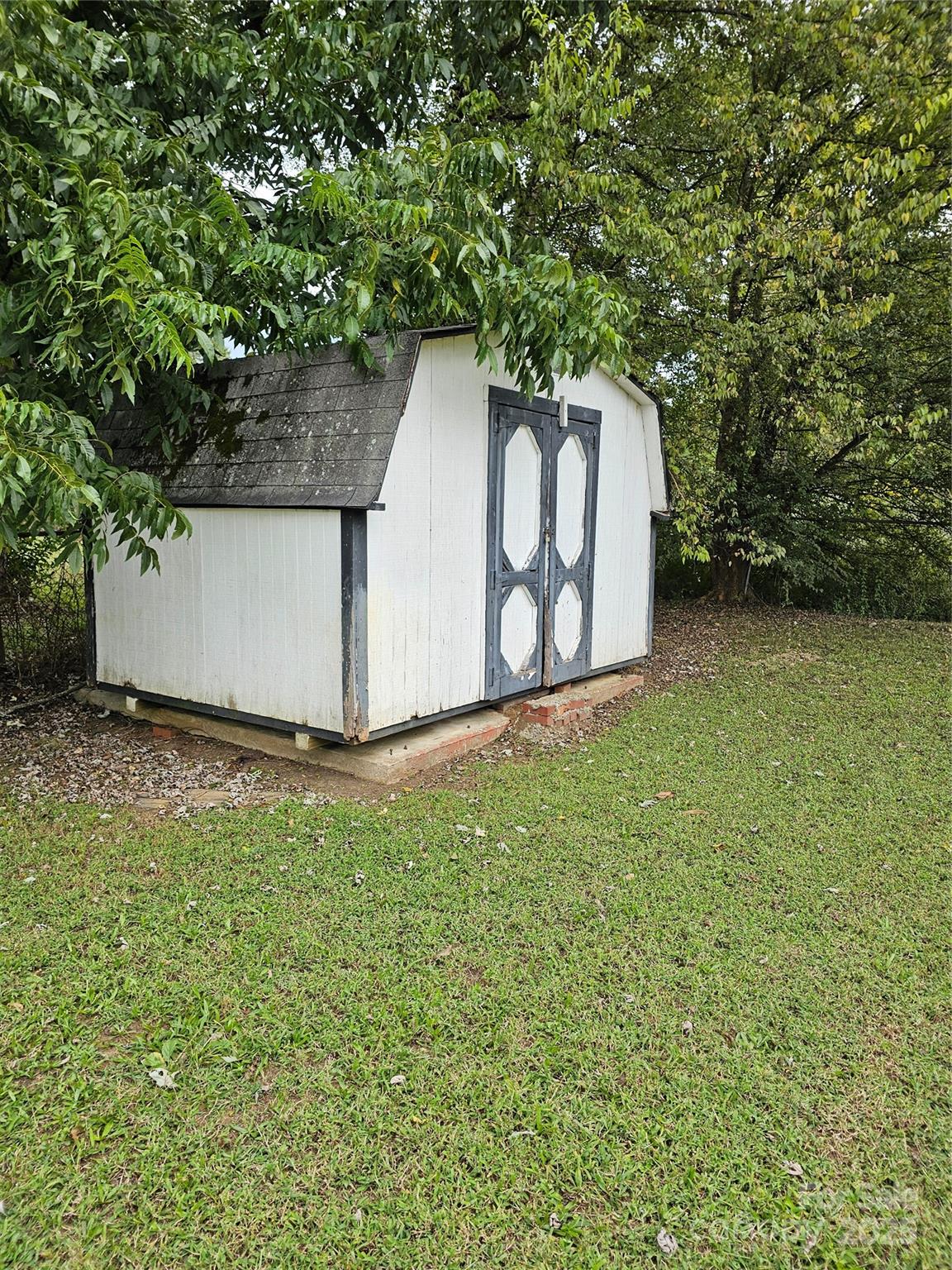 511 W Elliott Street — Chester